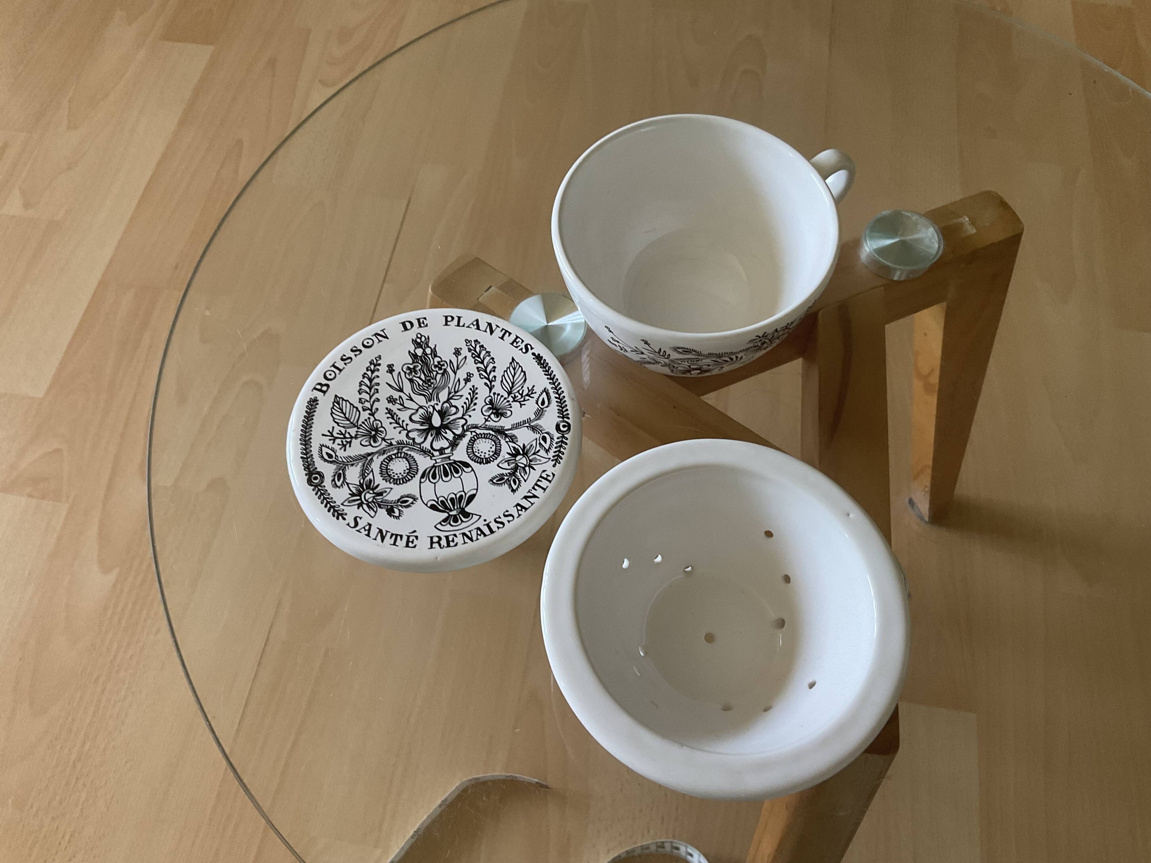 Ceramic mug with infuser