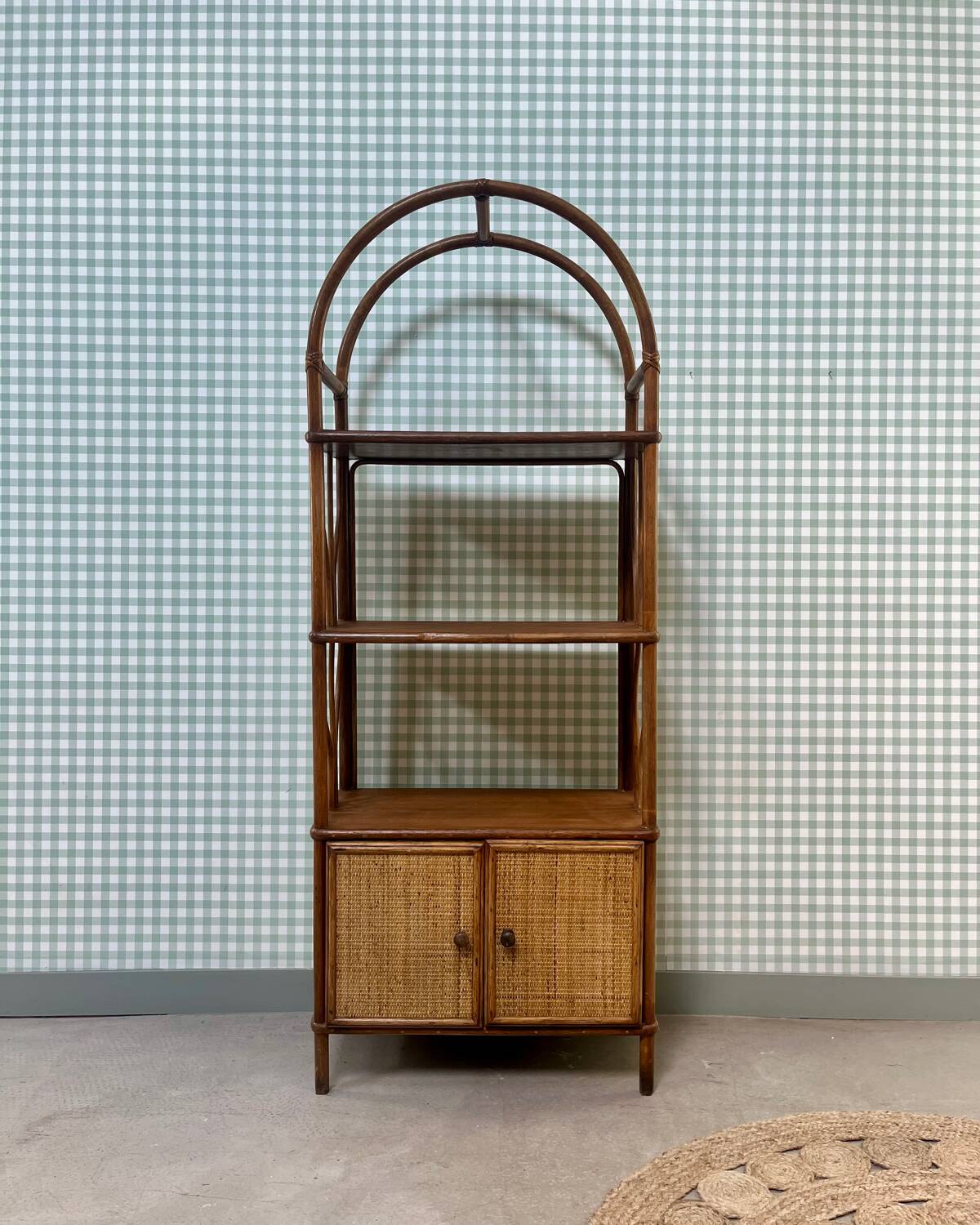 Rattan shelf on legs (refurbished)