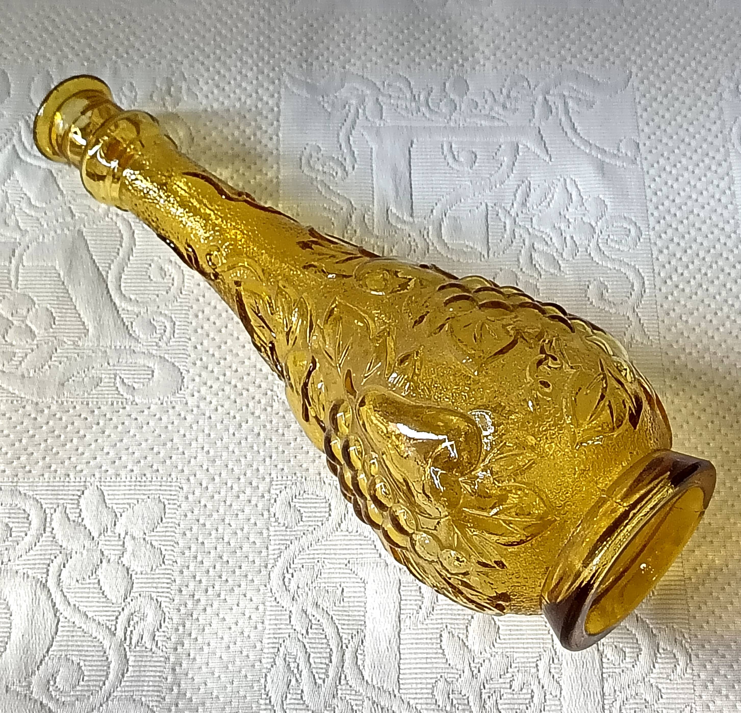 Large fruit motif genie CARAFE, vintage yellow