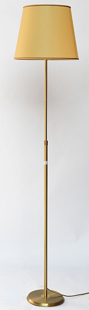Adjustable floor lamp