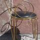 Coiffeuse et chaise en métal doré et opaline.