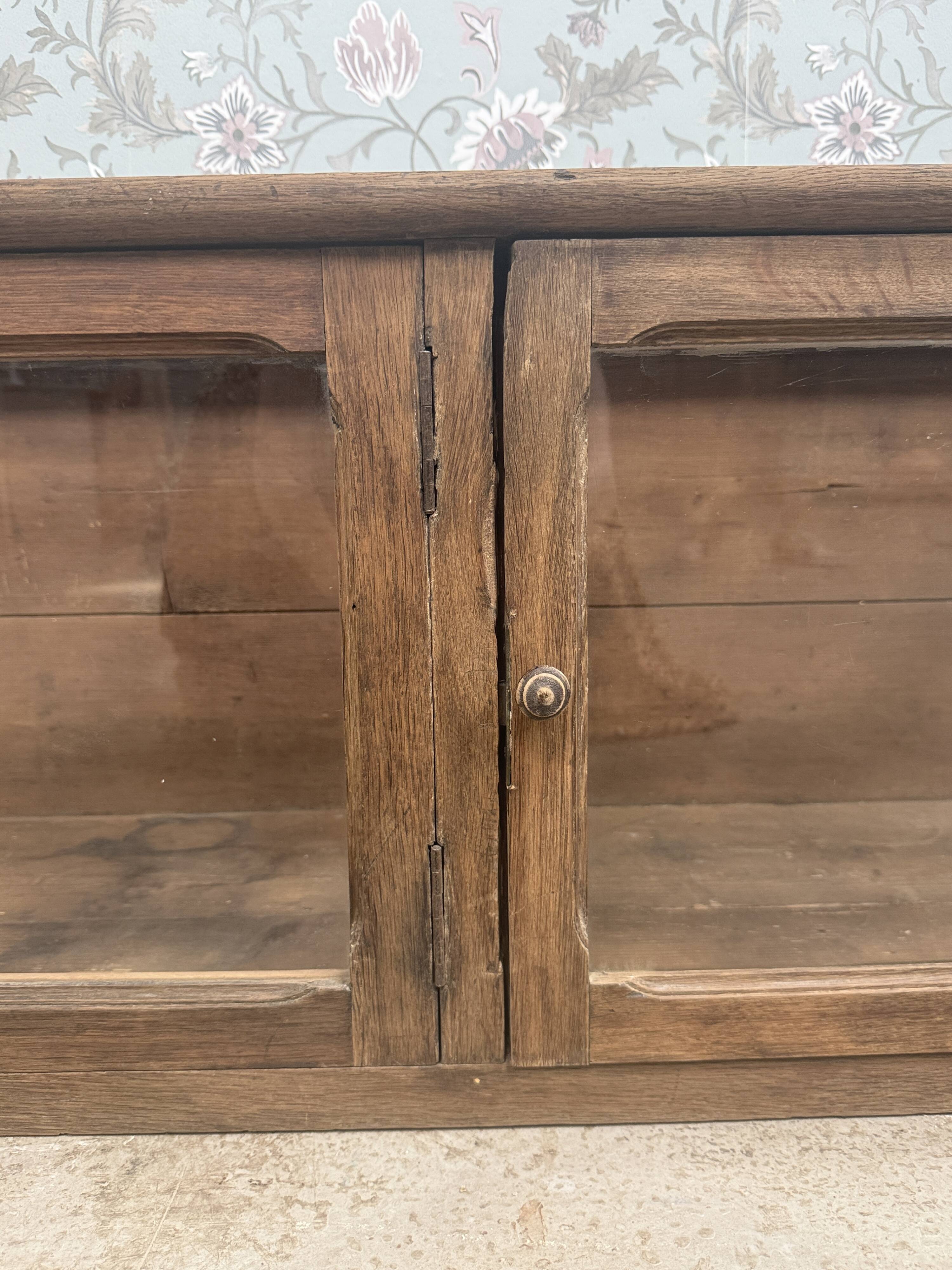 Antique shop display cabinet in oak (renovated)