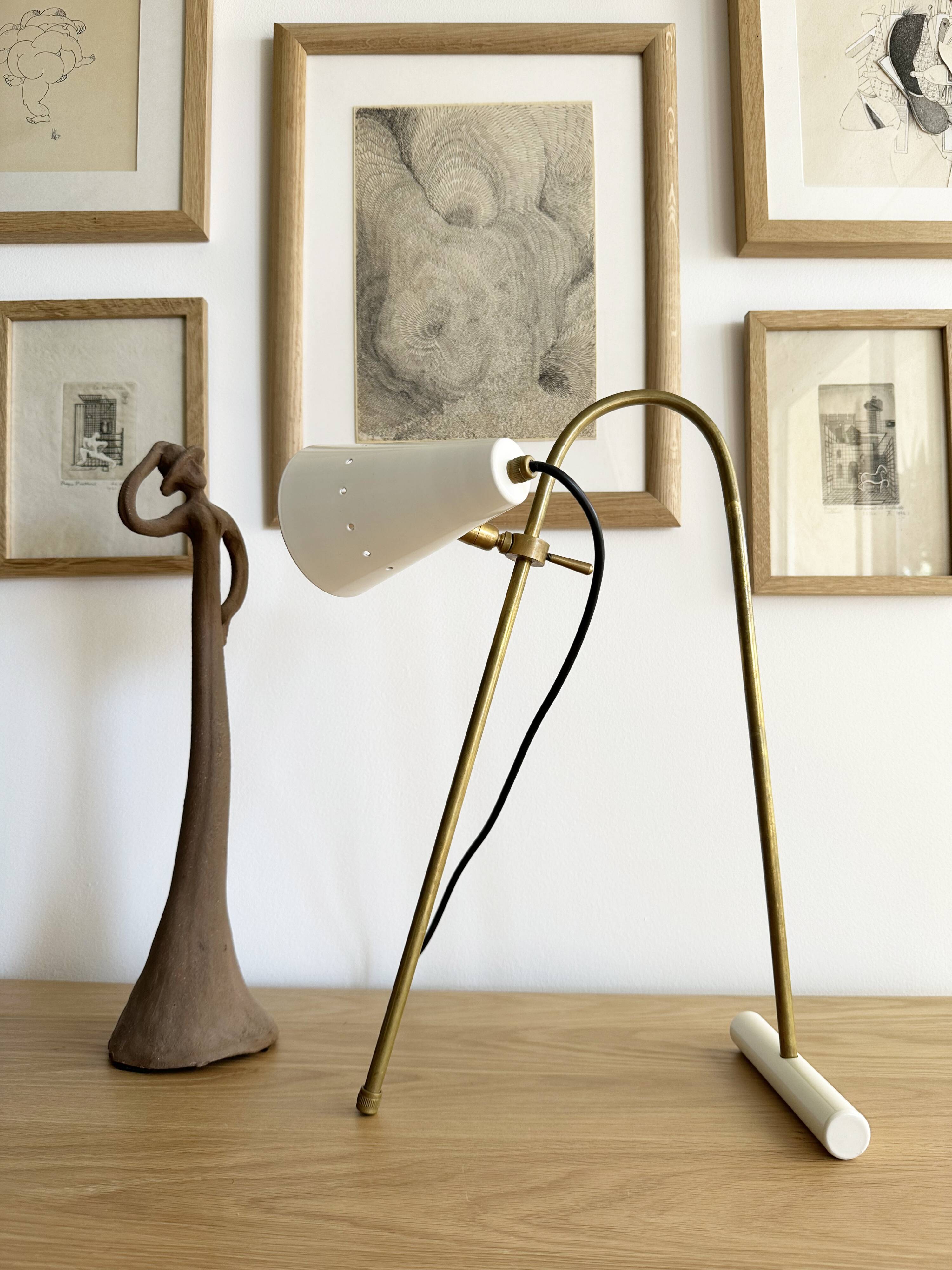 Large Italian table lamp in brass design from the 50s