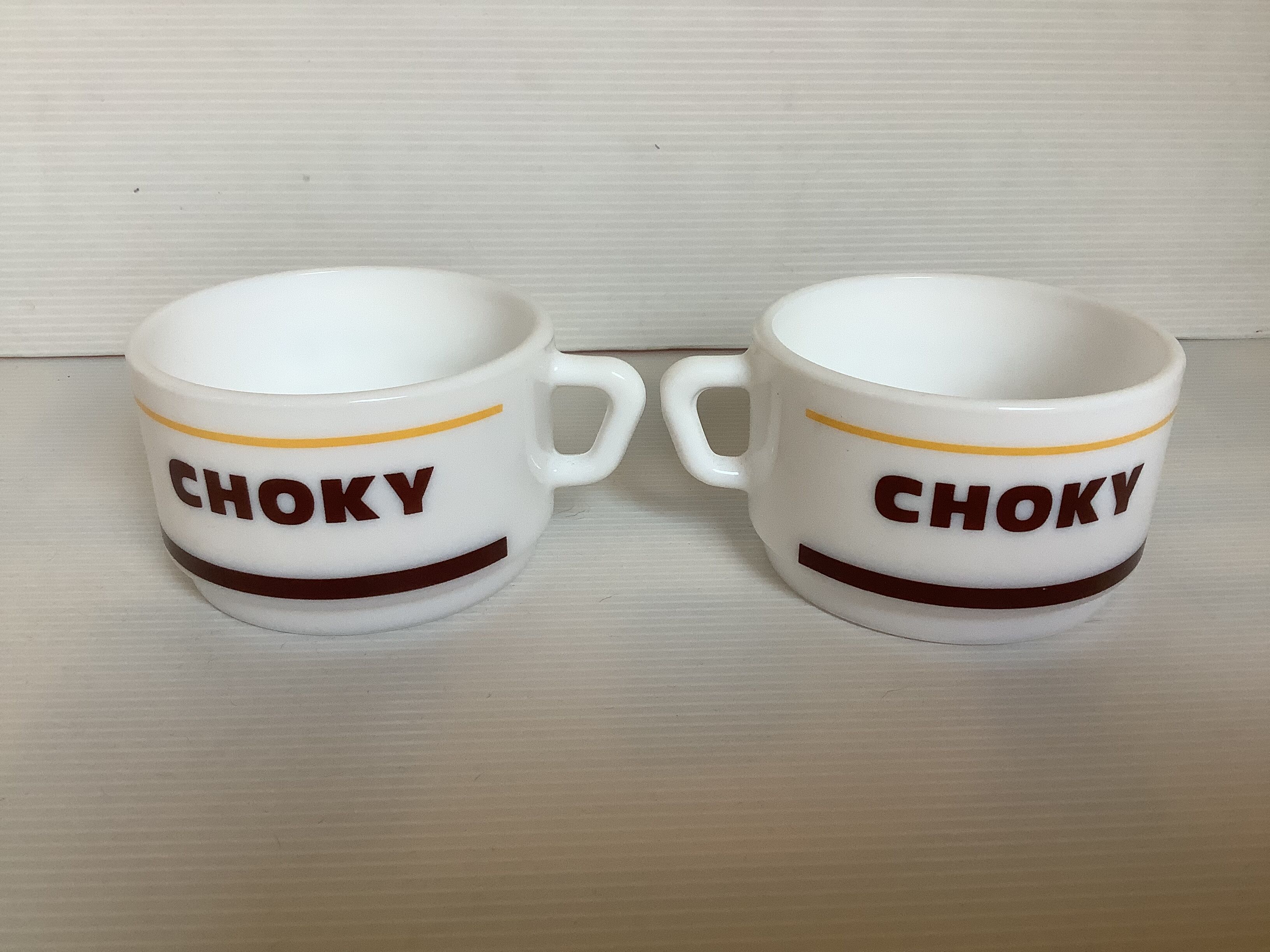 Paire de tasses choky arcopal
