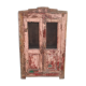 Armoire en bois rose avec portes vitrées