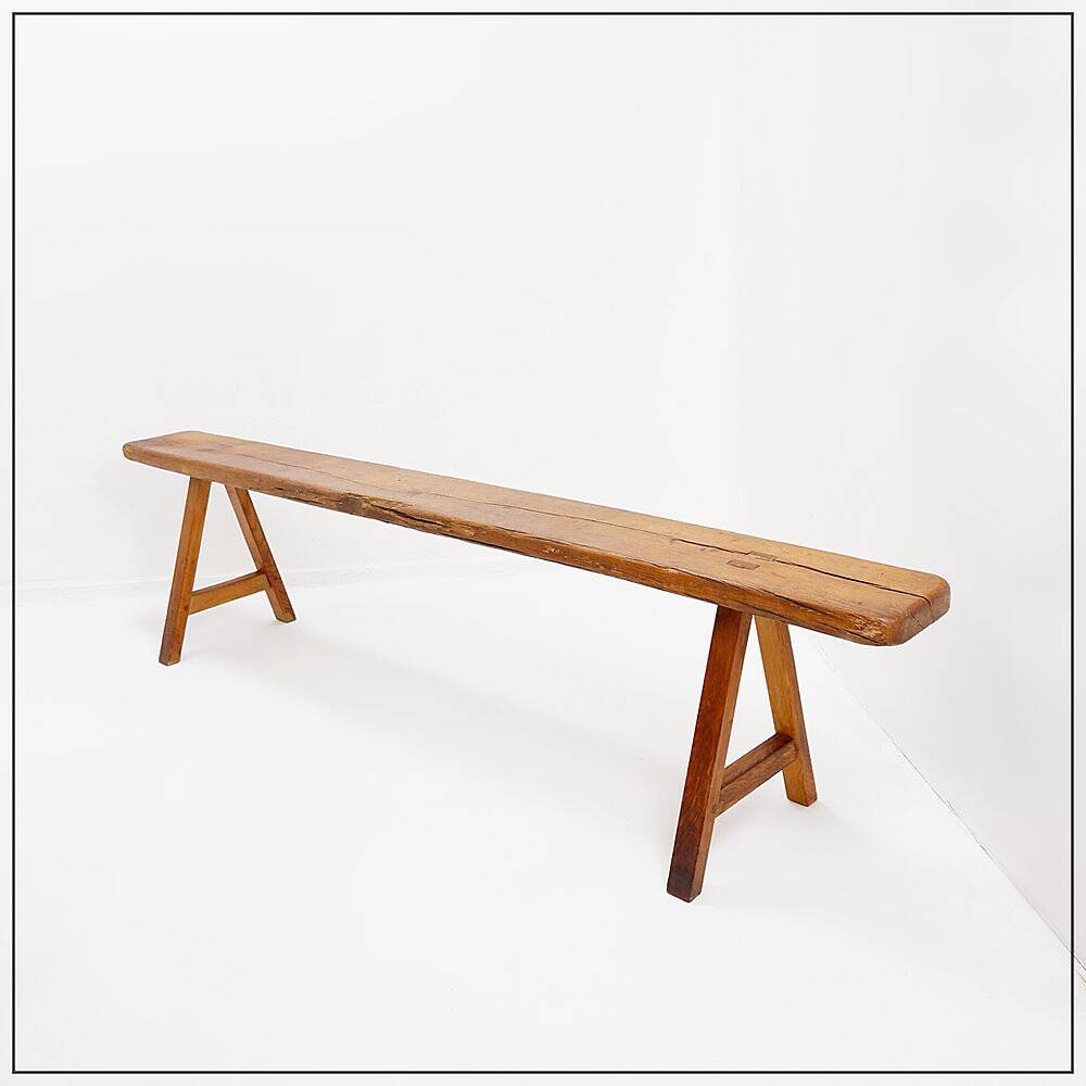 Banc rustique en bois massif de ferme avec pieds tréteaux - 1960s