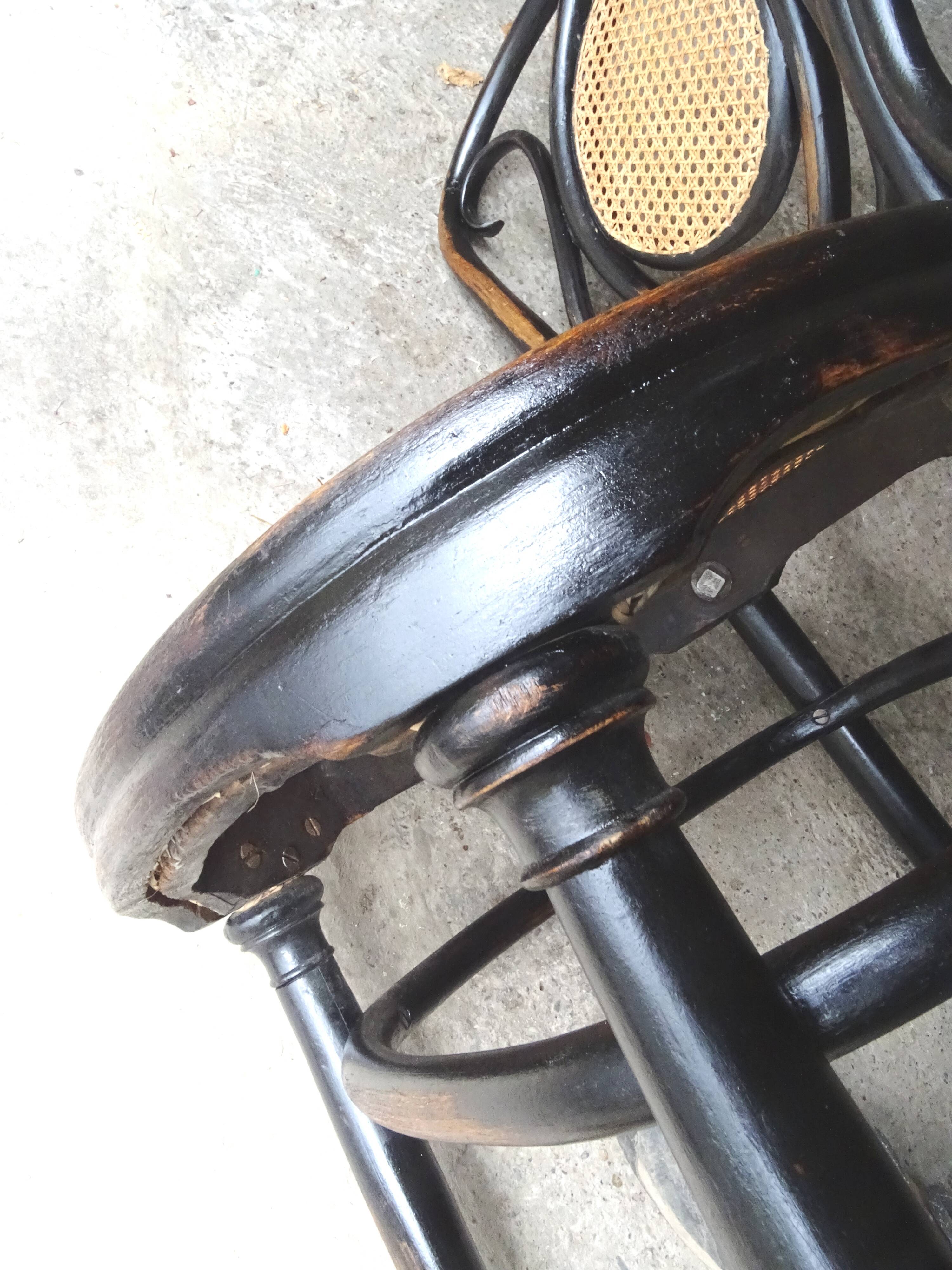 Chaise N°22 par Chevallier à Fiume vers 1890, no Thonet