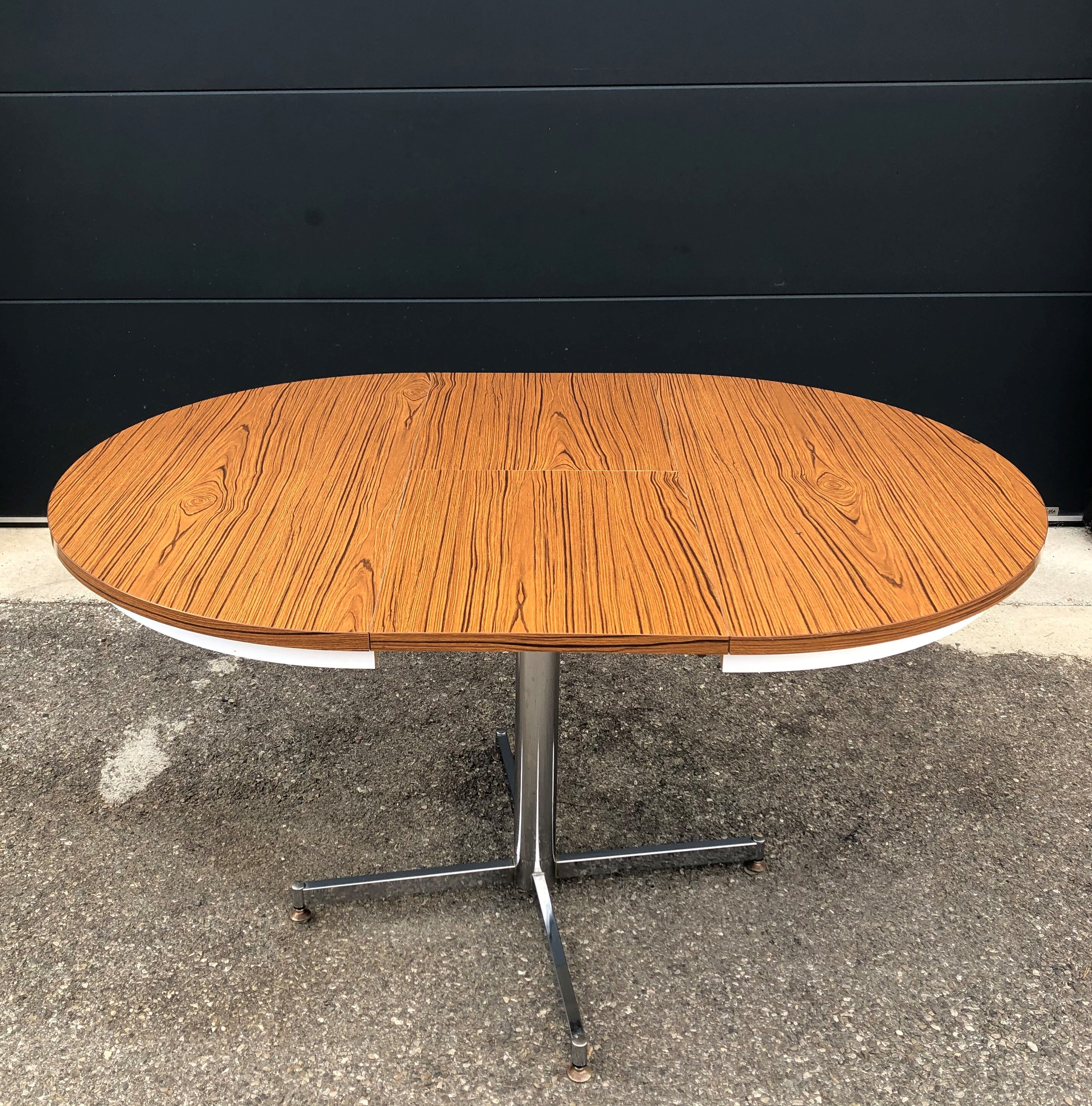 Round table