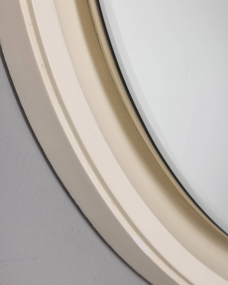 VINTAGE ROUND WALL MIRROR FROM THE 1970S IN WHITE WOOD, ITALIAN DESIGN