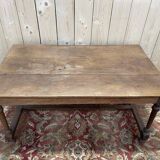 Bureau de style Louis XIII en noyer