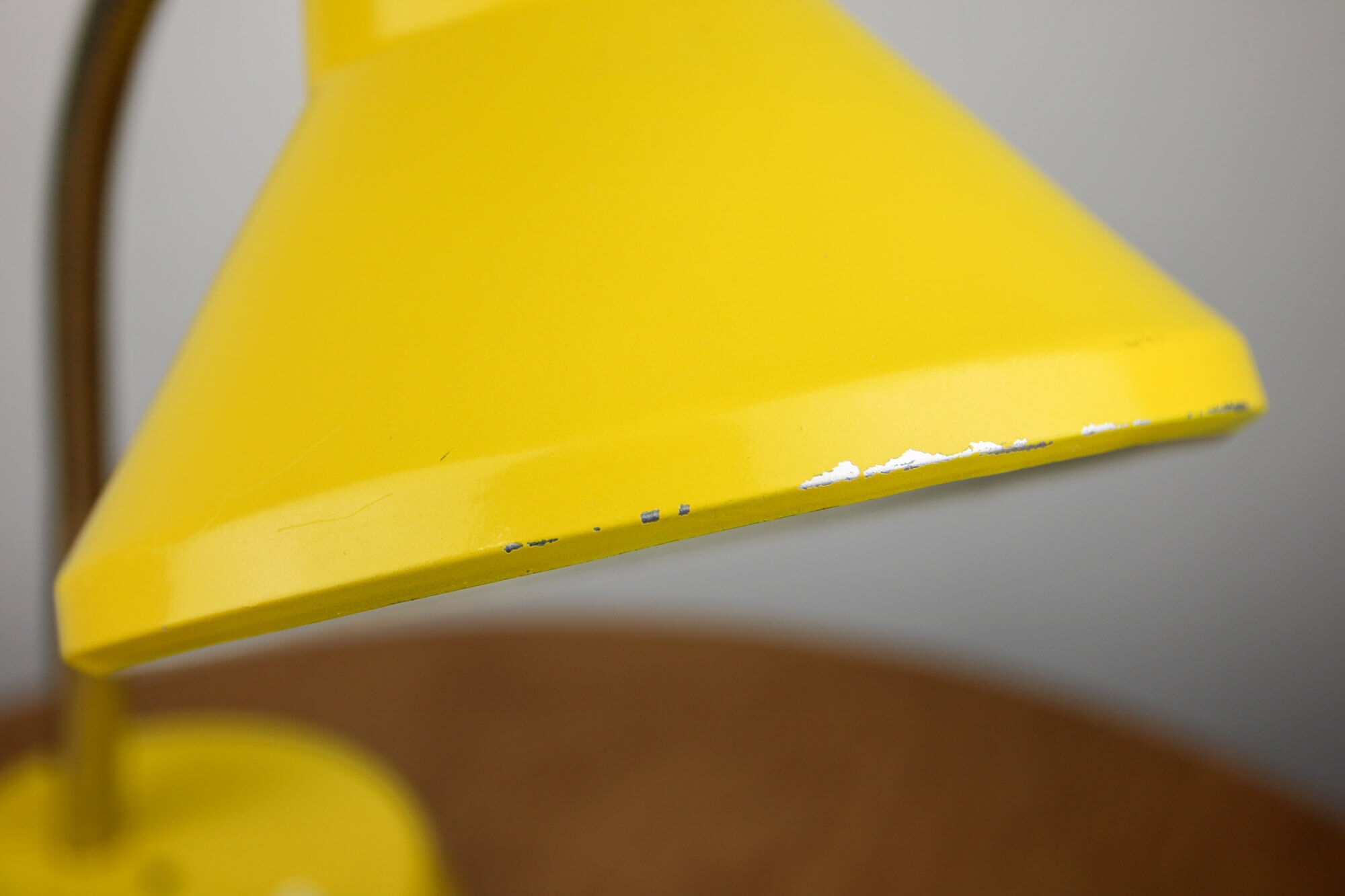 Adjustable desk lamps in painted green, red and yellow metal and chrome-plated spiral arm from tep,