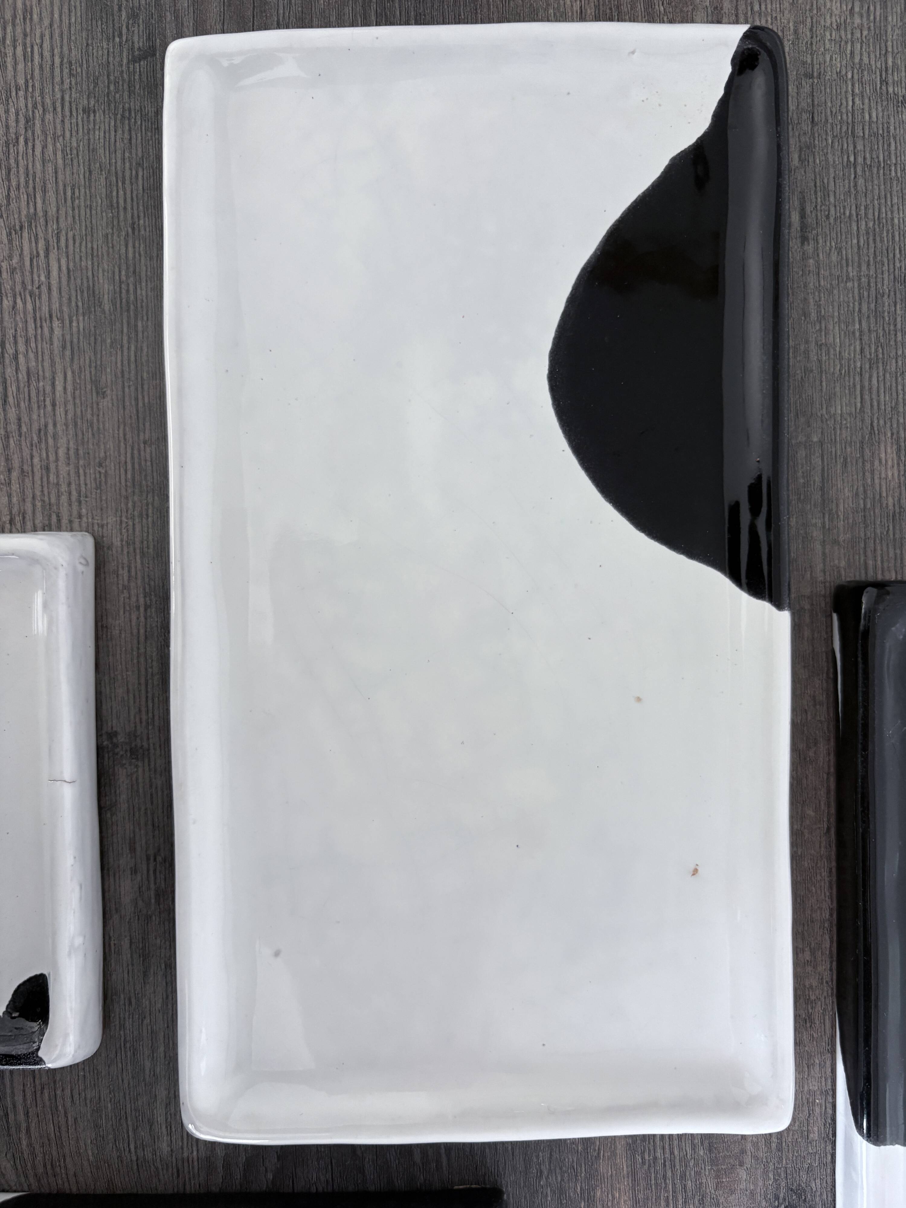 Lot of 4 rectangular glazed terracotta plates.