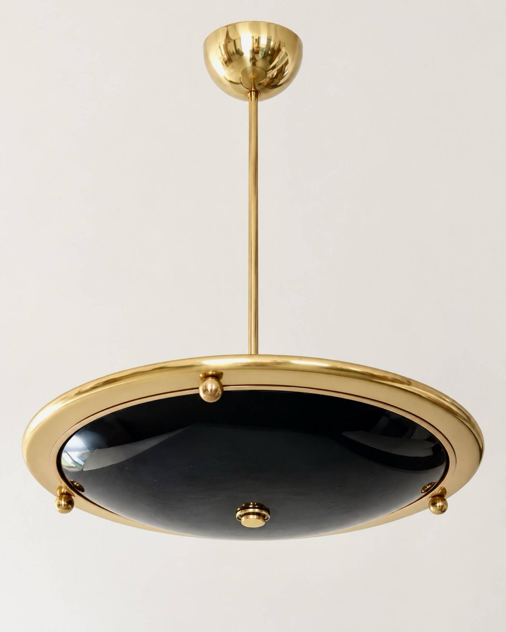 Vintage suspension in gilded brass and black lacquer – Sculptural design from the 70s