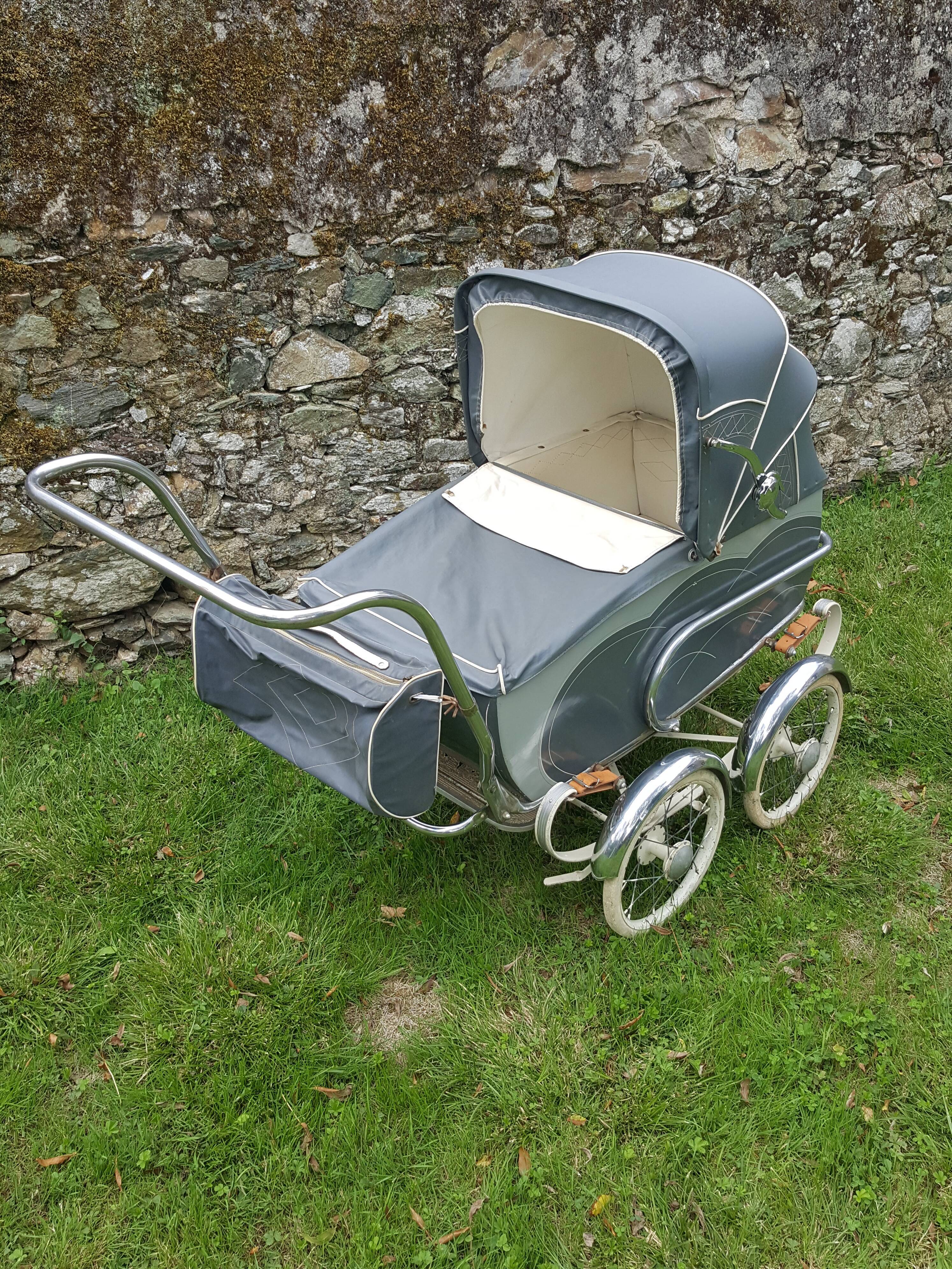 former 1950s pram that can be turned into a stroller