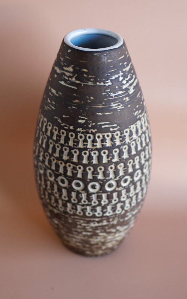Brutalist Scandinavian modernist ceramic vase by Mari Simmulson for Upsala Ekeby, Sweden, 1970s.