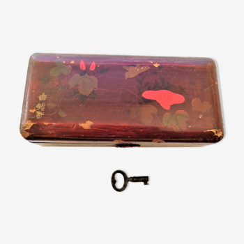 Old lacquered box and signed with its key