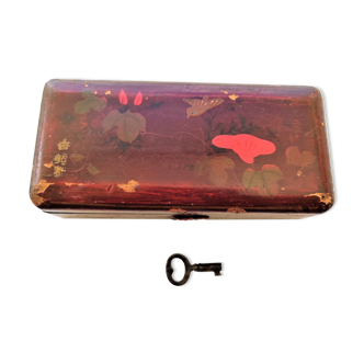 Old lacquered box and signed with its key