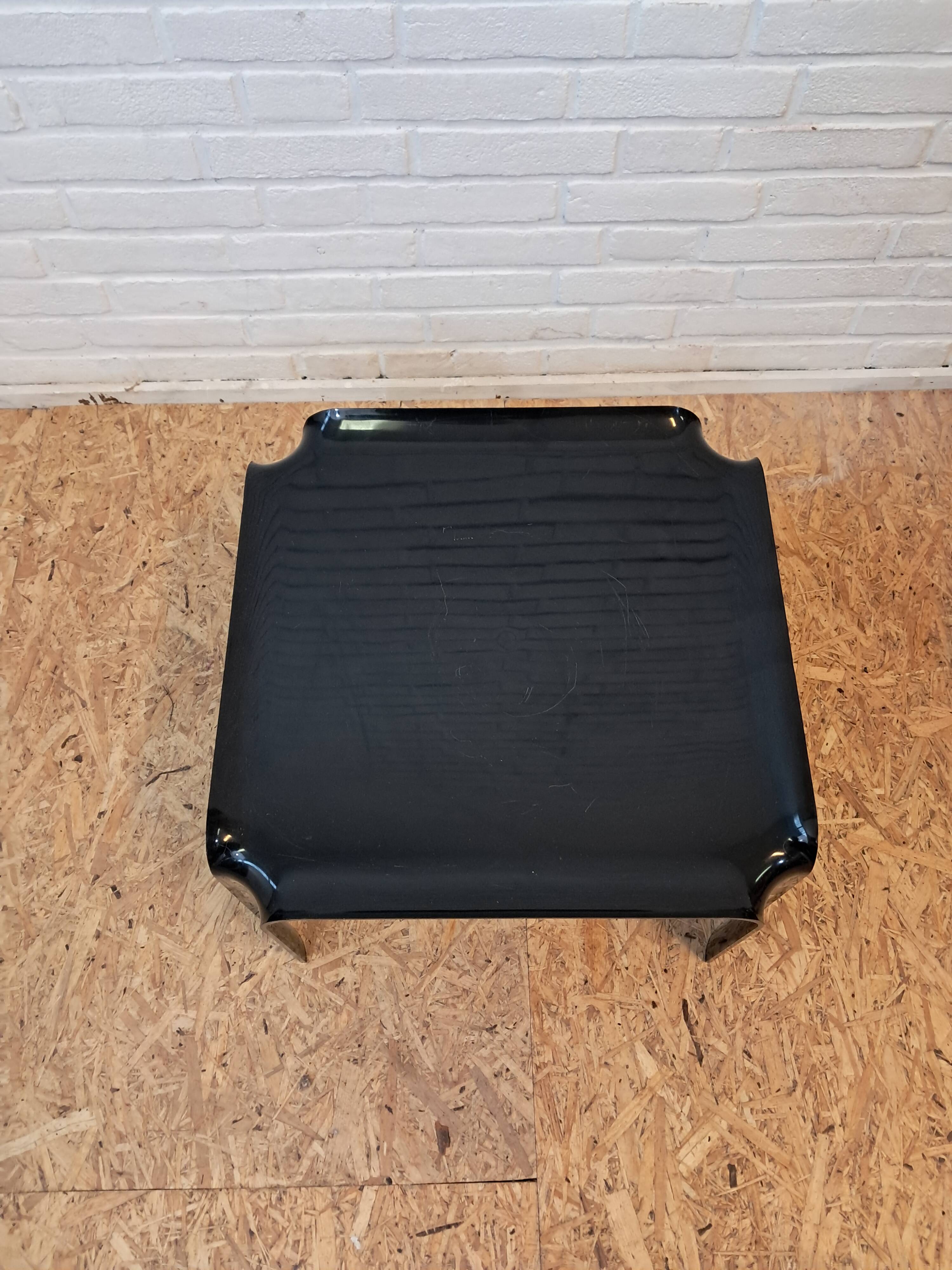 Artifort 877 Pierre Paulin small coffee tables