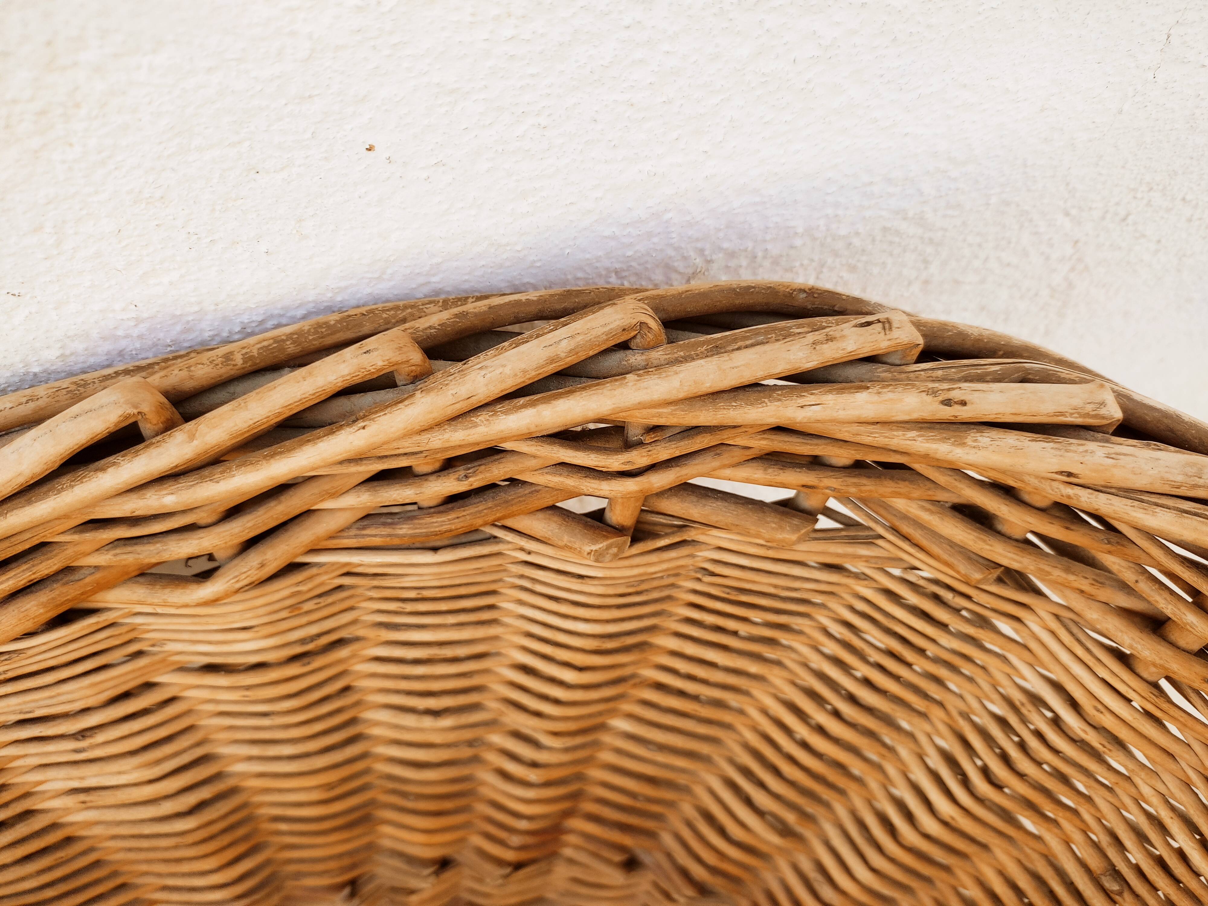 Basket, wicker laundry basket