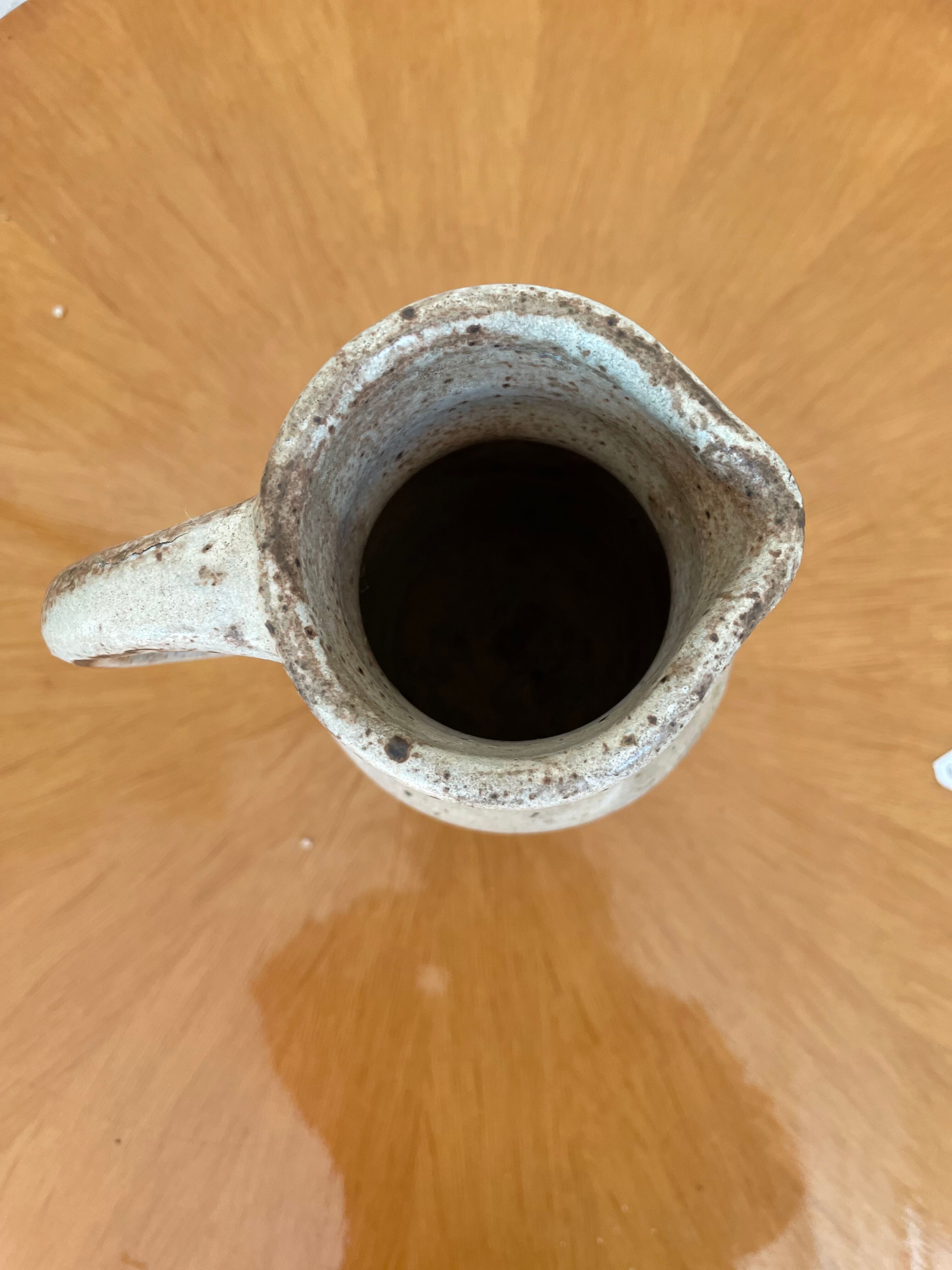 Pitcher in speckled sandstone bois de laud