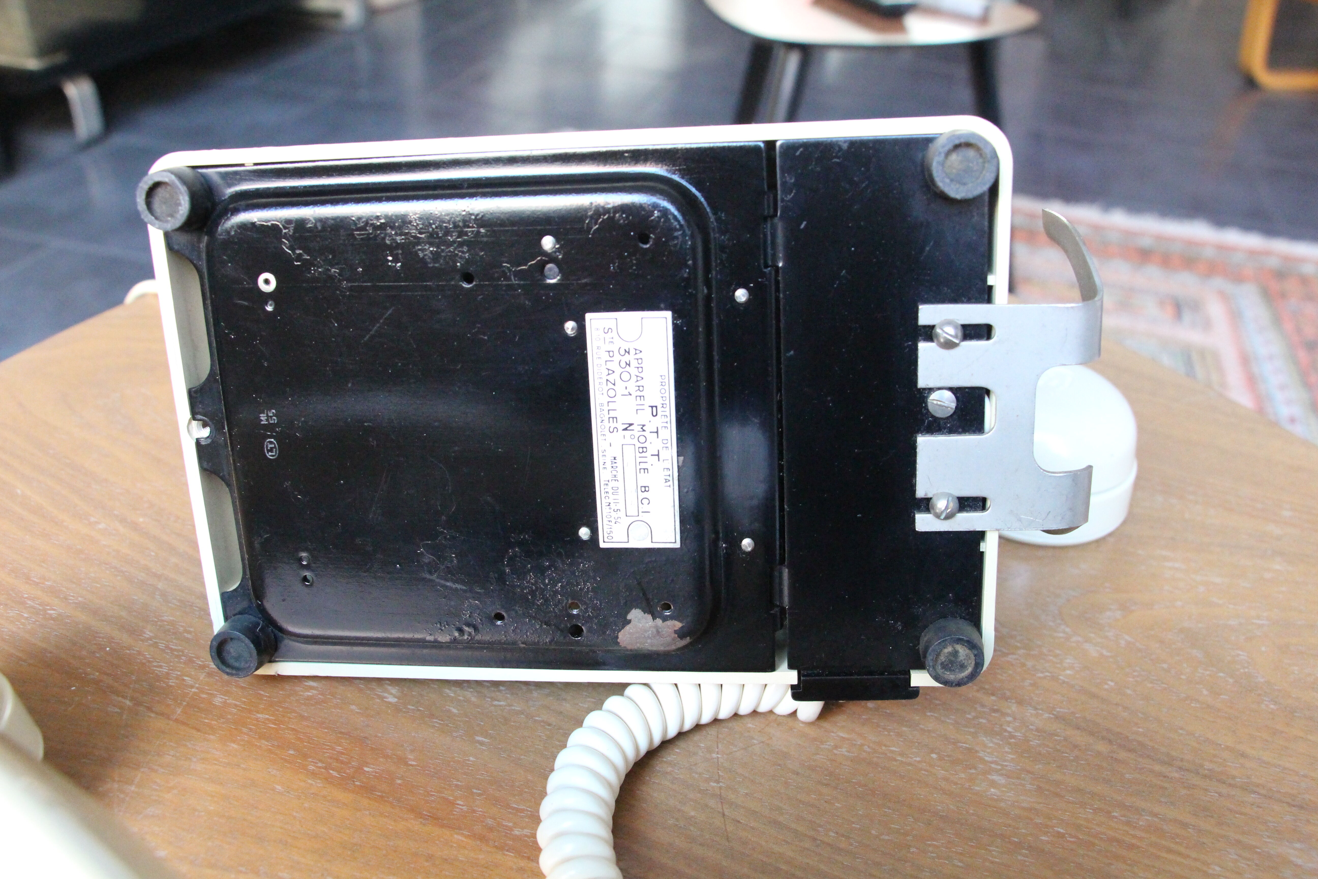 Téléphone en bakélite blanc 50's