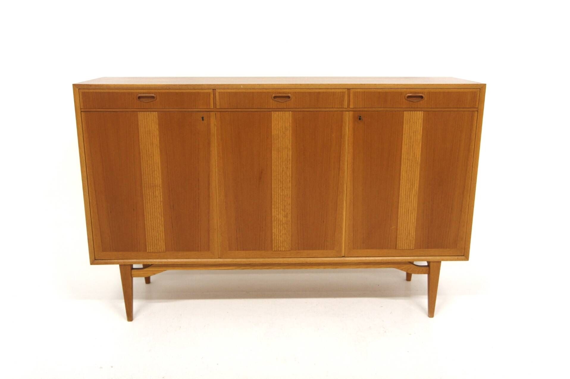 Scandinavian teak and oak sideboard, Möbelfabrik Örnen, Rydaholm, Sweden, 1960