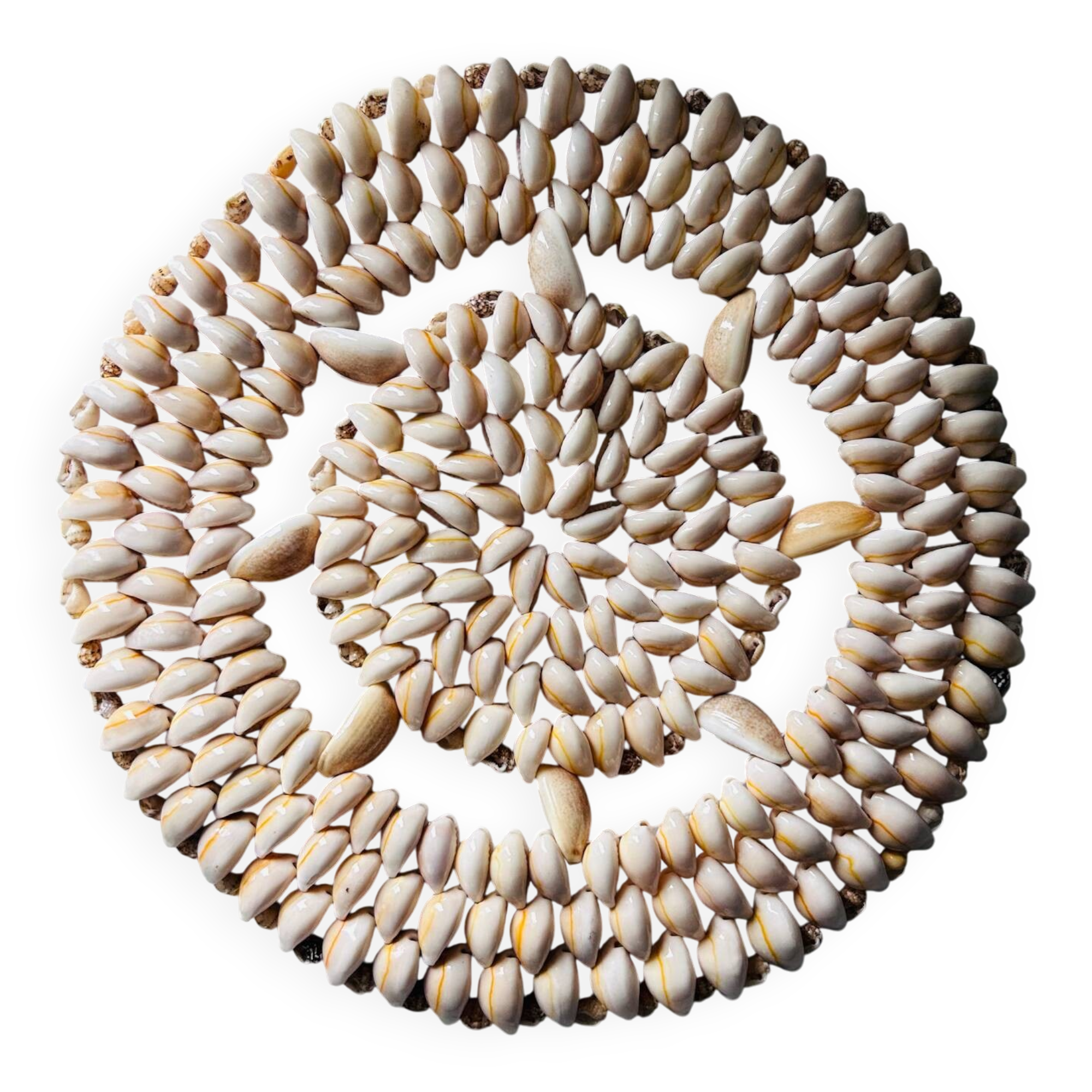 Trivet made of seashells