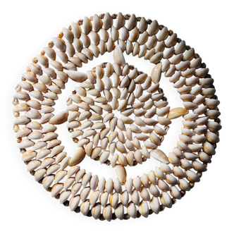 Trivet made of seashells