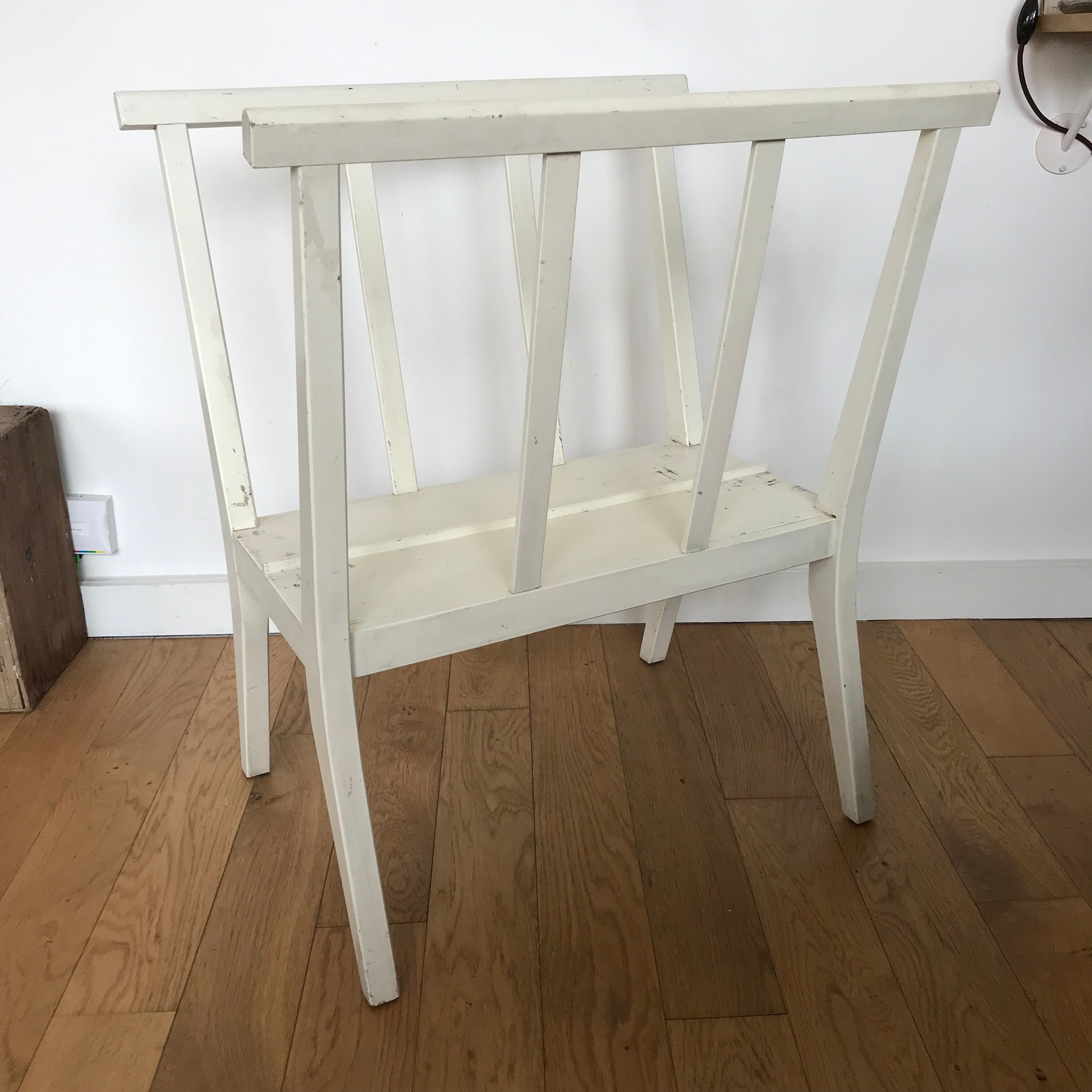 Cardboard door with wooden drawings