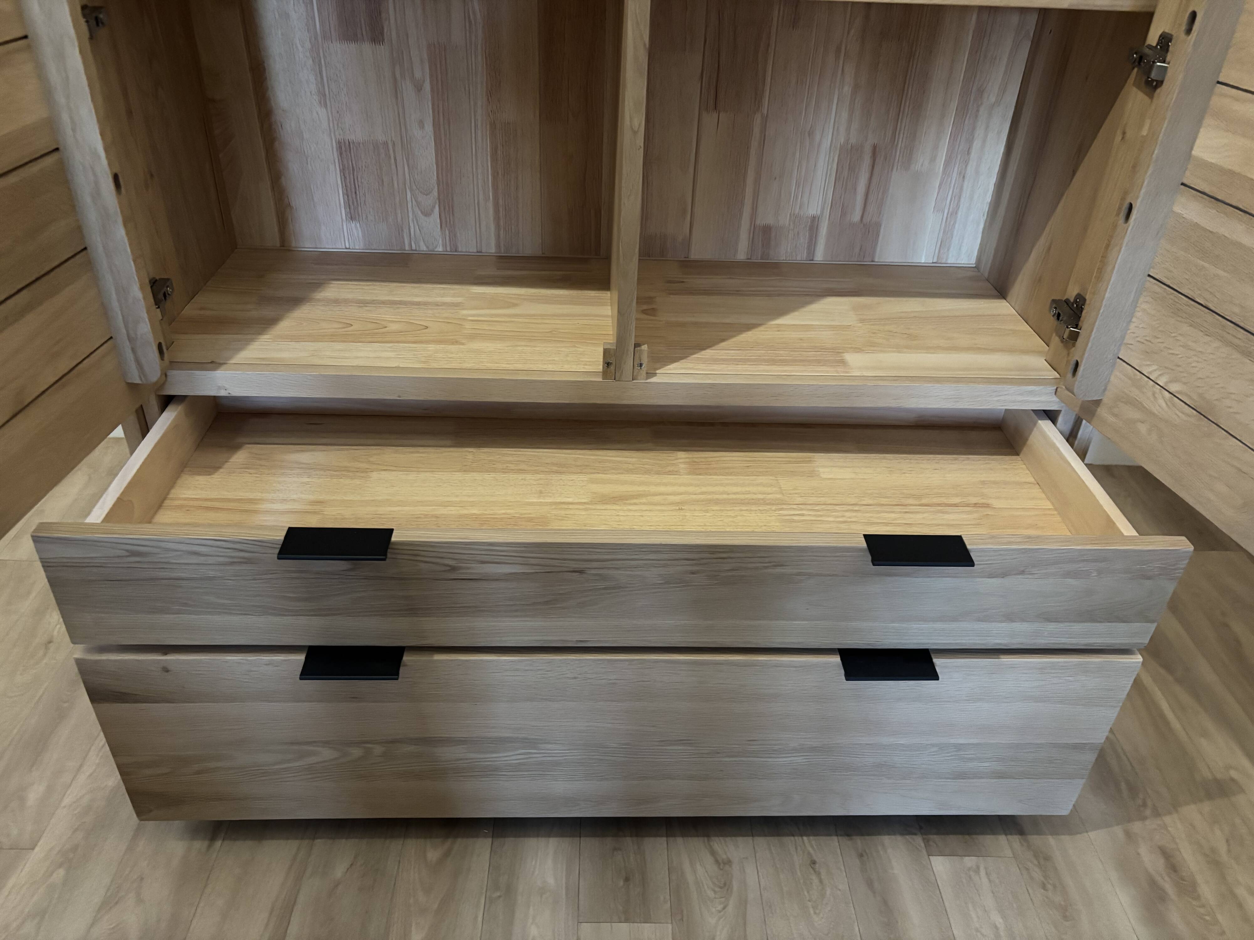 Meuble bahut en chêne massif marque Tikamoon