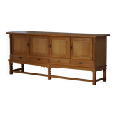 Buffet Bas Brutaliste Danois du Milieu du Siècle en Chêne, Henning Kjærnulf, 1960s