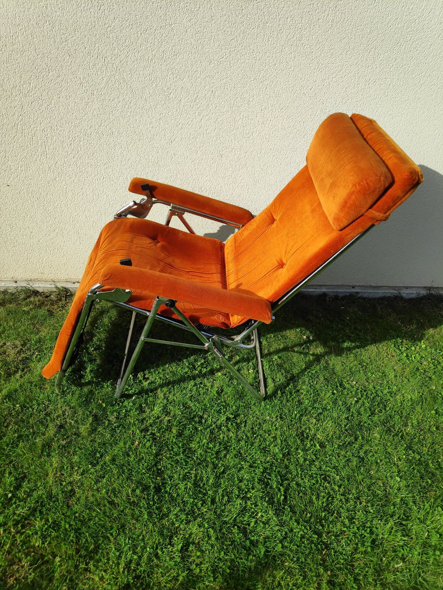 Transat Lafuma Starlax en tubes d'acier & velours orange années 70