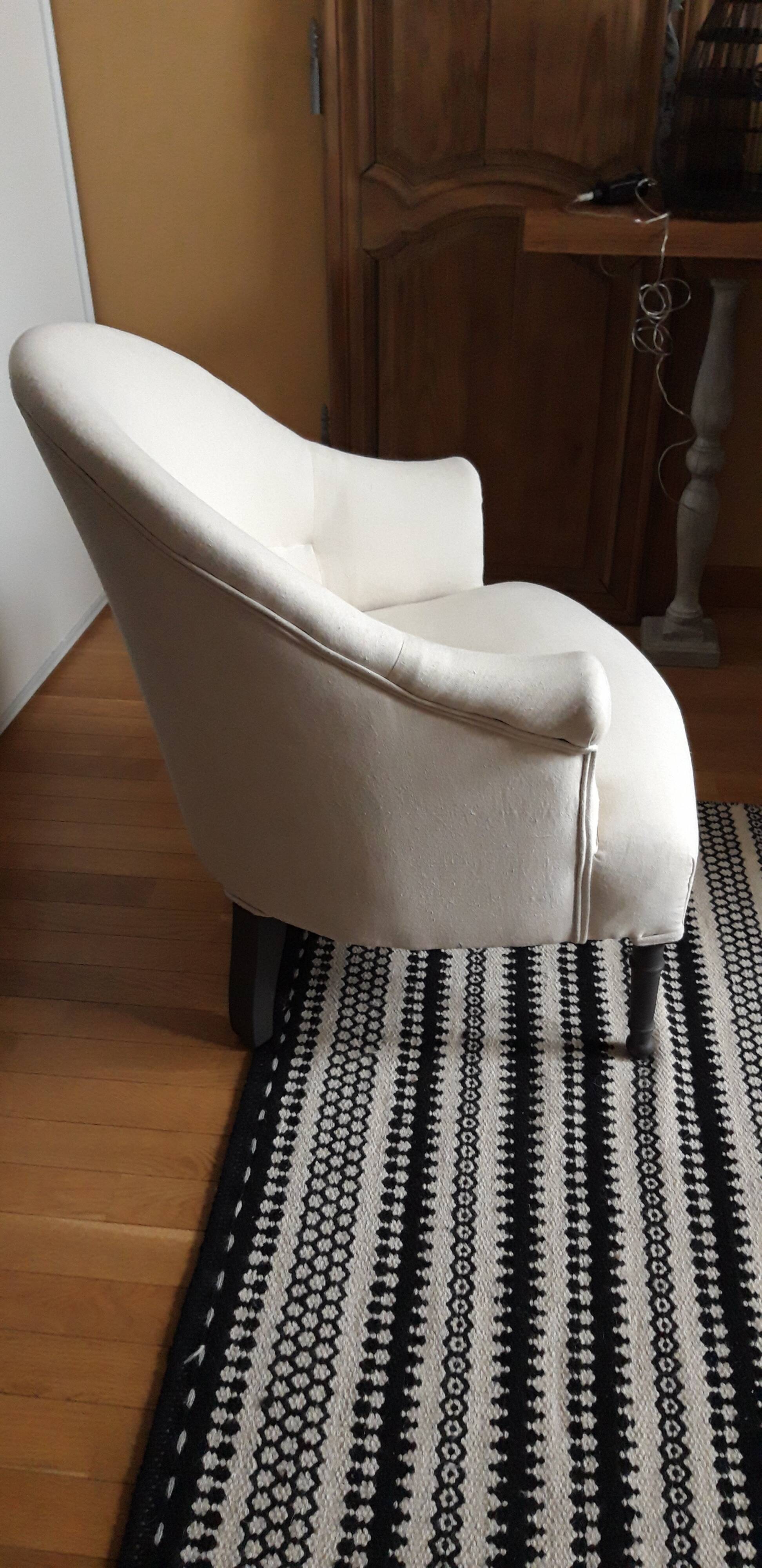 Fauteuil crapaud ancien en toile de chanvre lavée