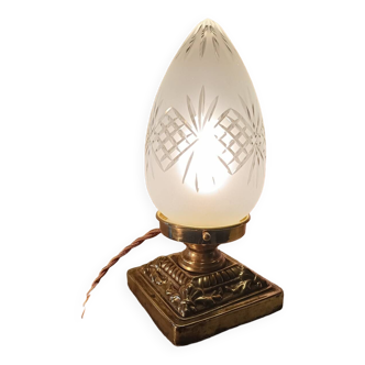 Chiseled glass lamp with brass base - bronze