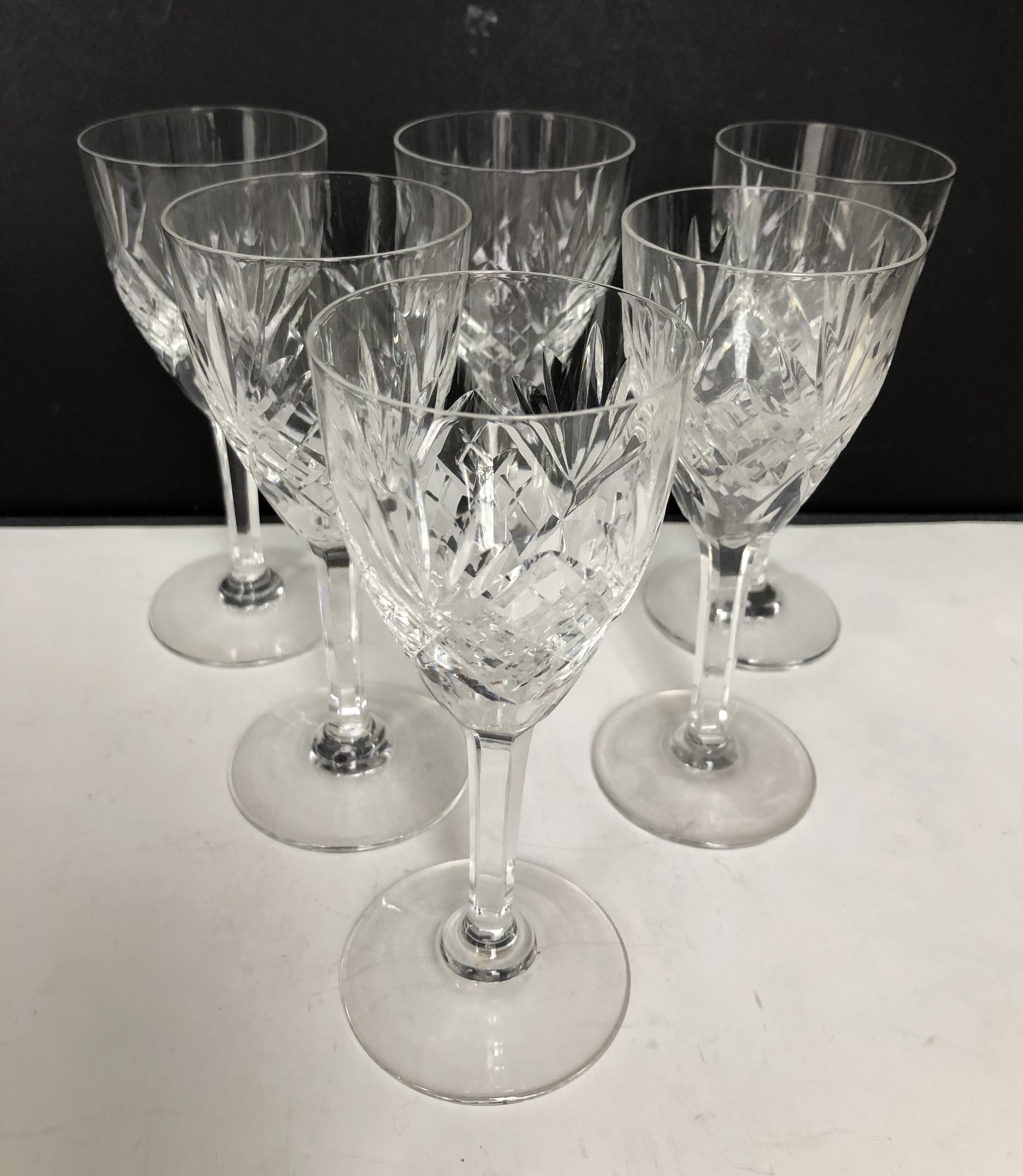 6 Glasses of white wine in cut crystal of Saint Louis model Chantilly