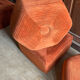 4 poufs
