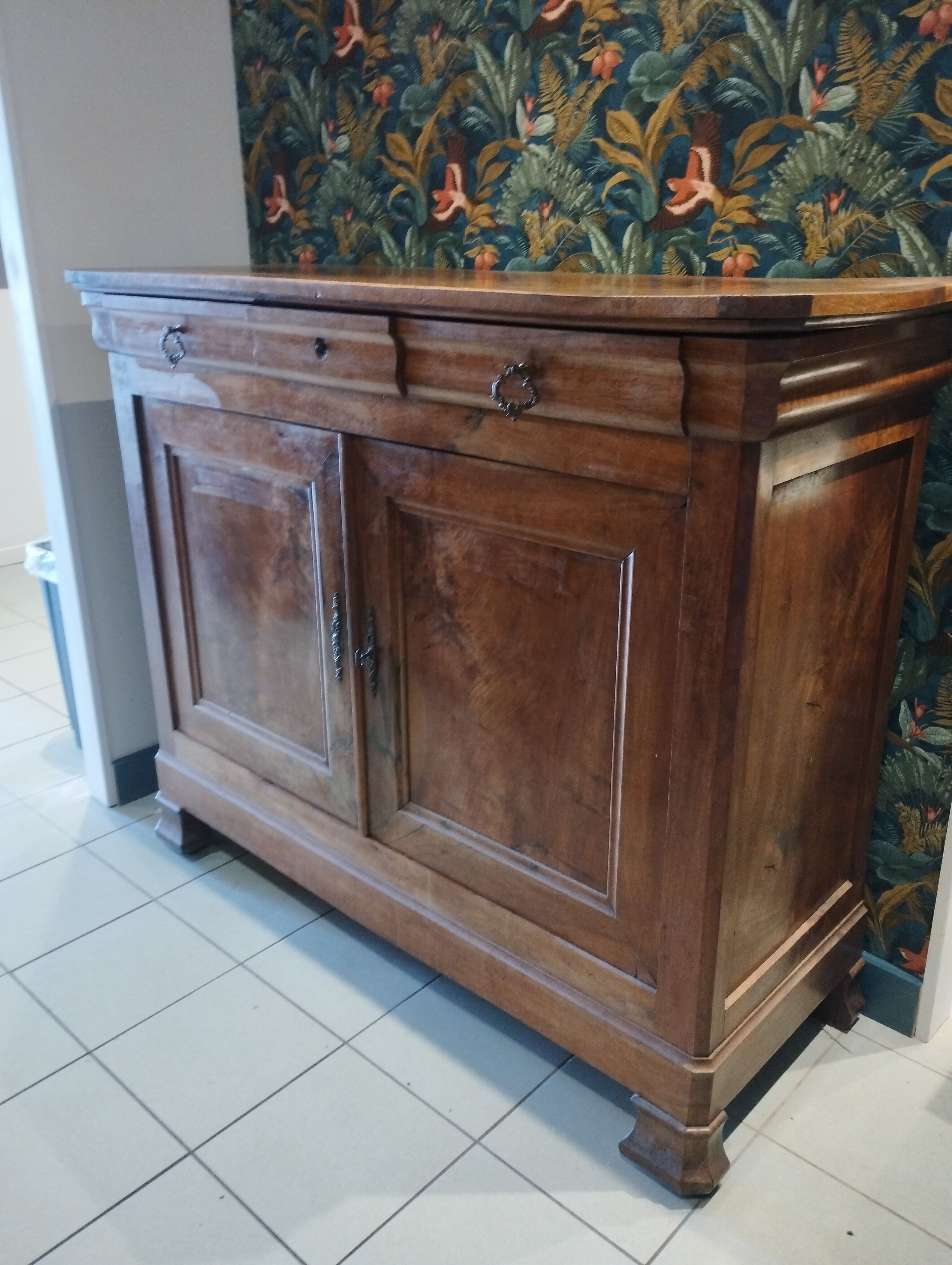 Buffet en noyer massif