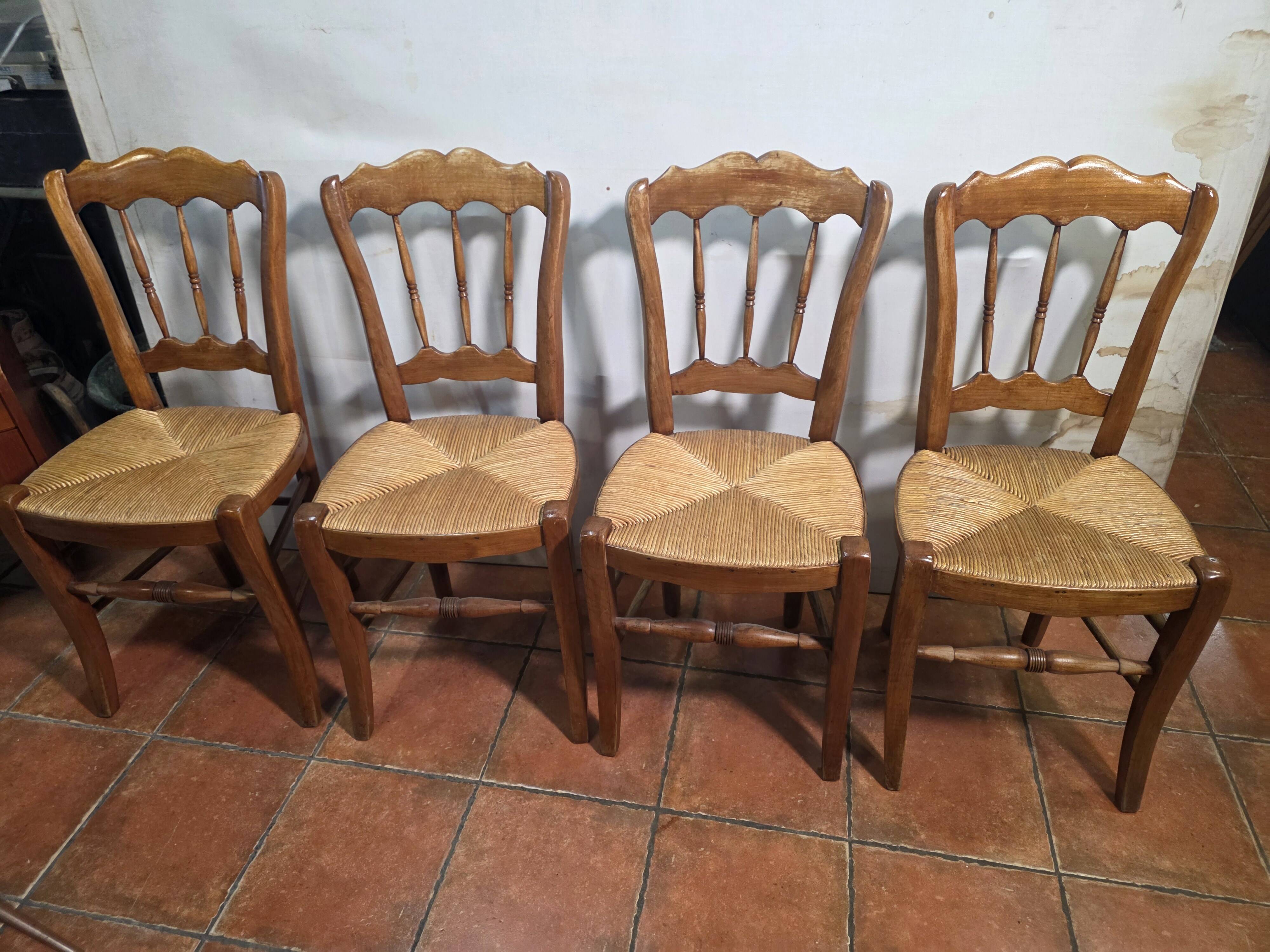 4 rustic farmhouse chairs made of wood and straw