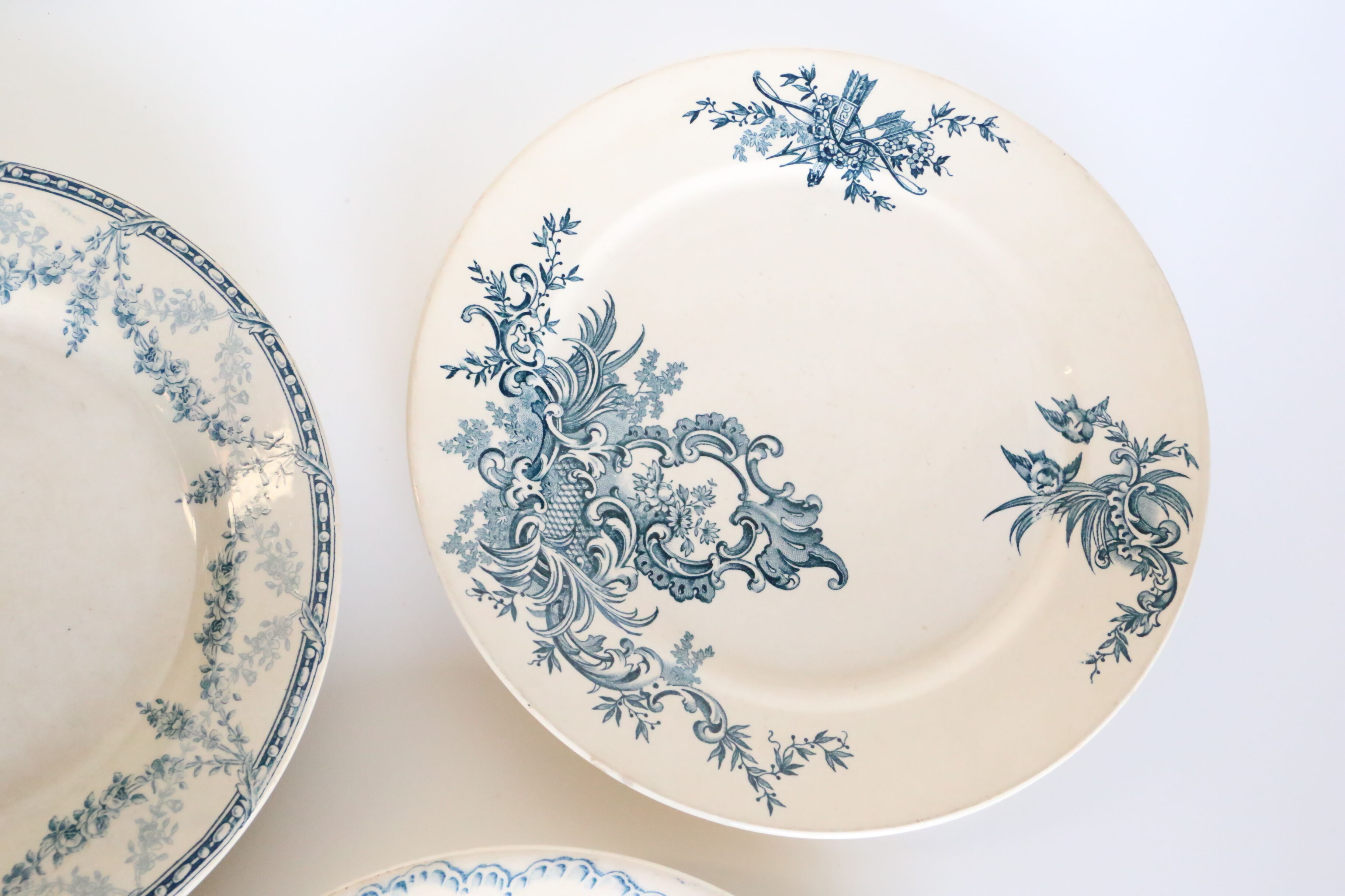 4 assiettes plates mélangées Terre de Fer, Luneville, Creil et Montereau, BFK