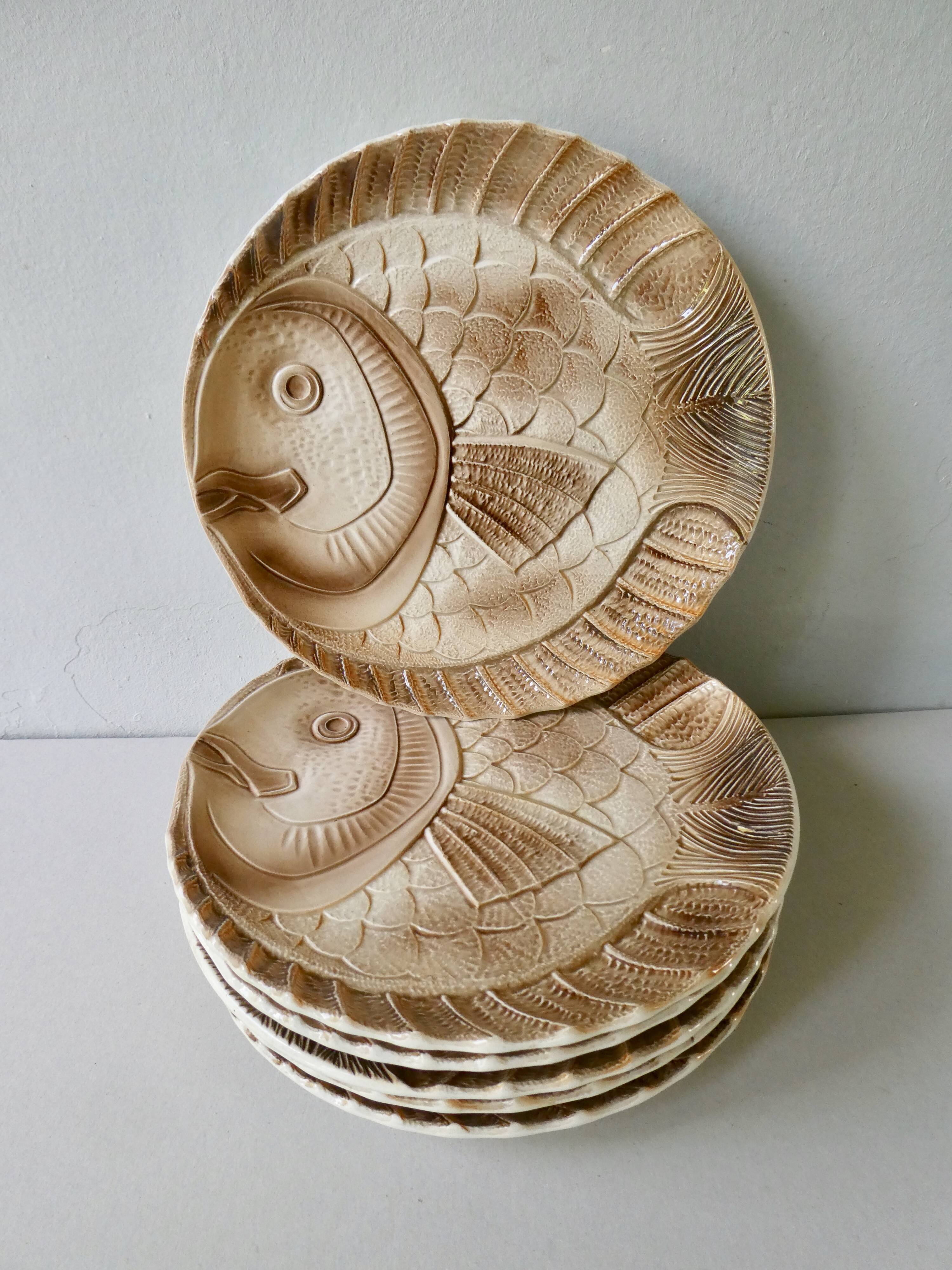 Set of 6 flat plates, fish shape, Sarreguemines France