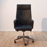 Vintage steering chair