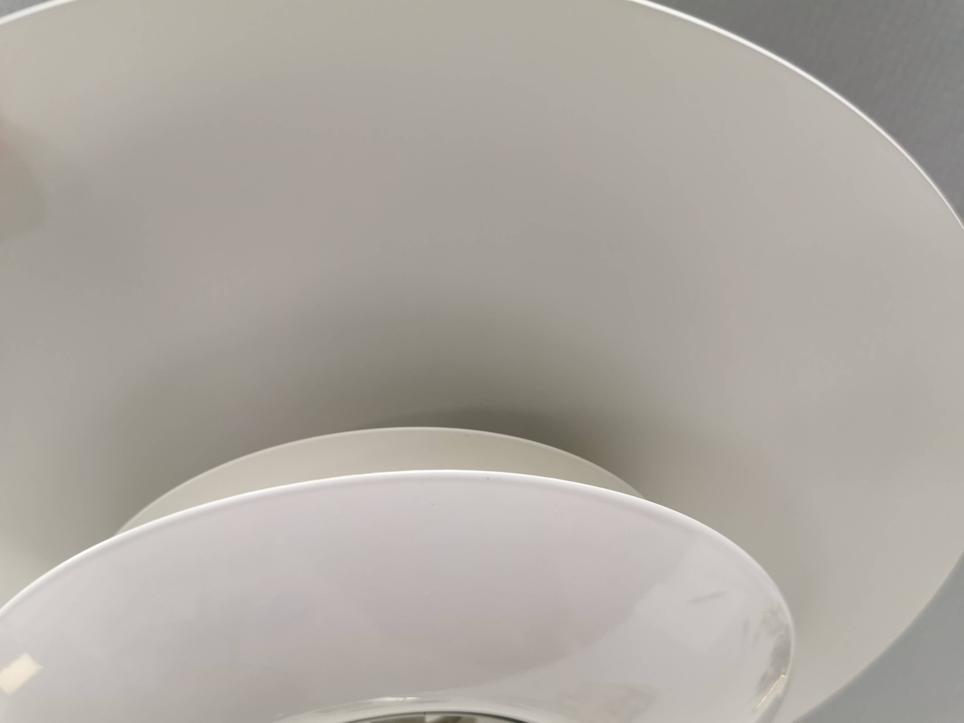 Lampe suspendue de la marque suédoise Belid, modèle Eclipse, début des années 2000.