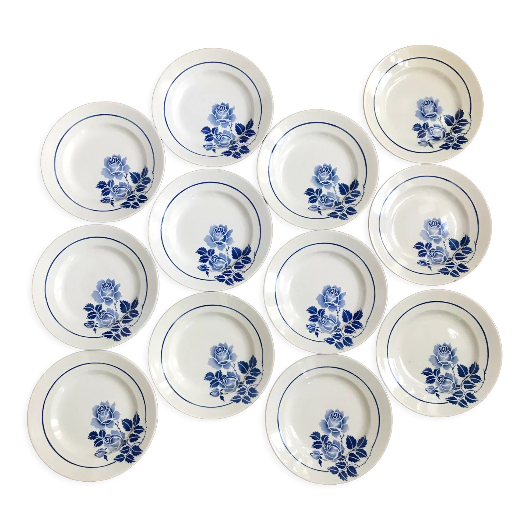 Service of 12 antique flat plates