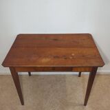 Spindle leg desk