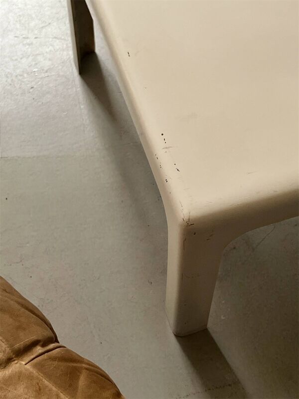 Table basse carré prisunic en fibre de verre blanc, design 1970