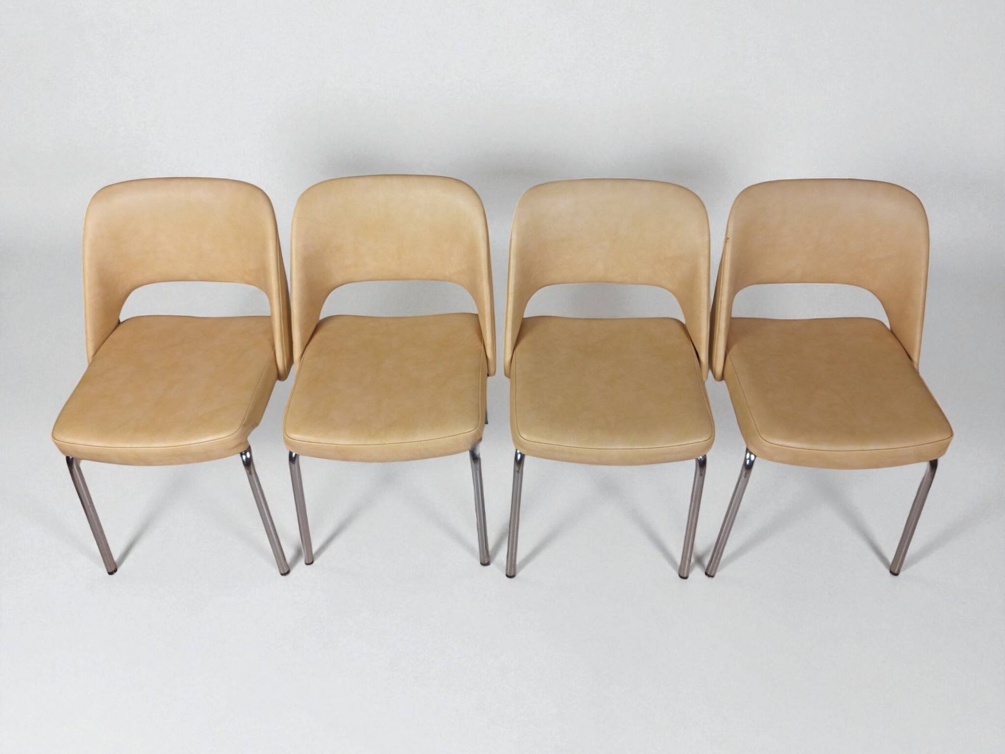 Suite de 4 chaises vintage