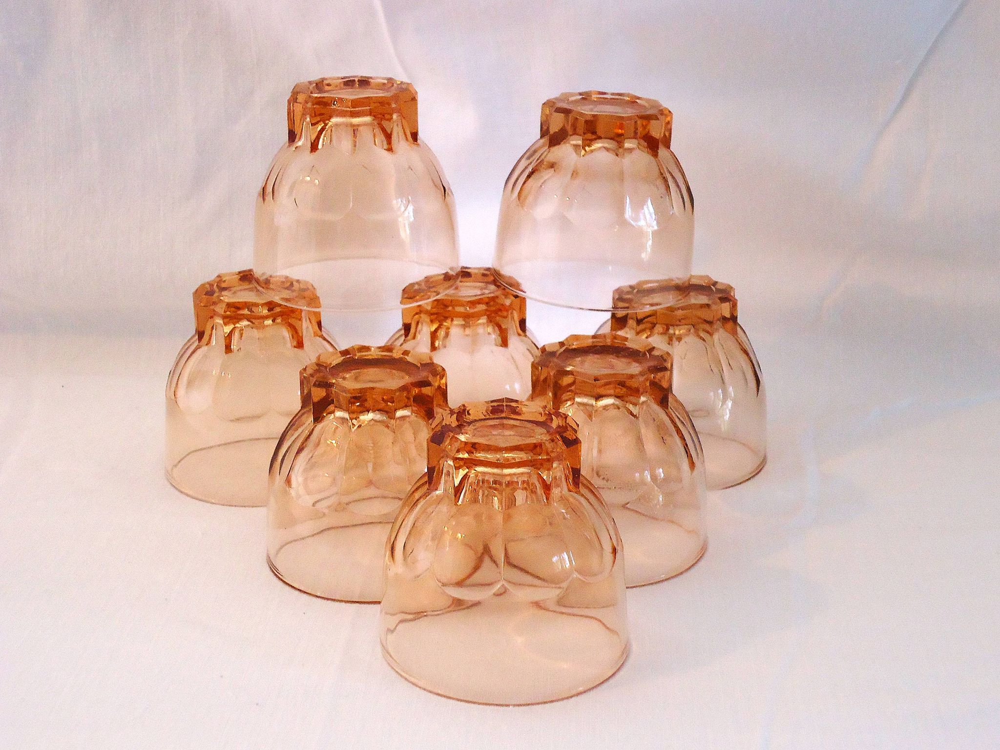 Vintage service in pink salmon glass – Carafe, 8 glasses, and Art Deco tray.
