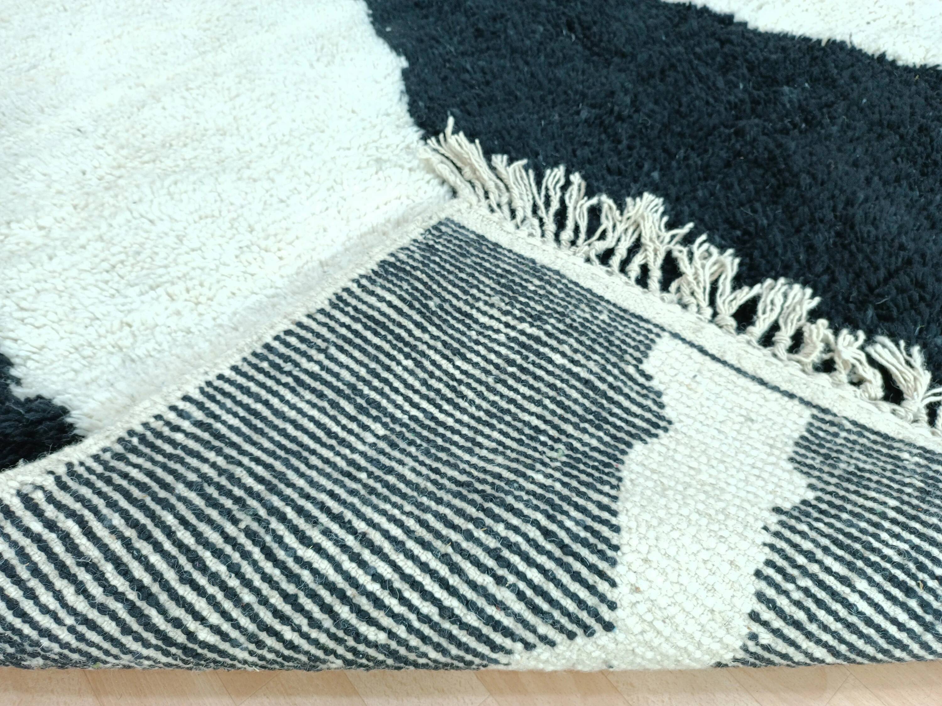 Moroccan wool rug handwoven 2.5x1.5 m