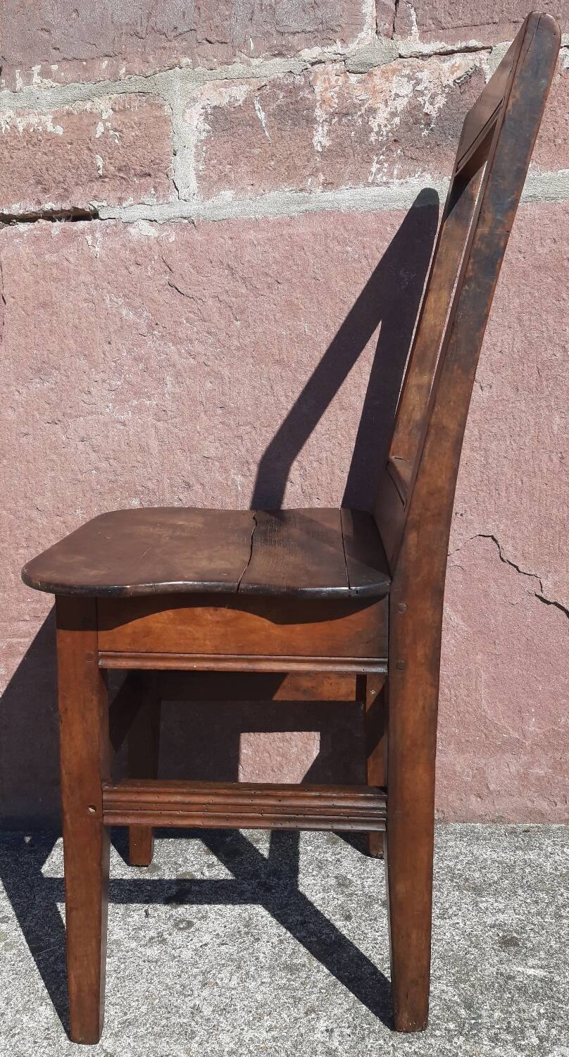 Lorraine chair in wood, 18th century.