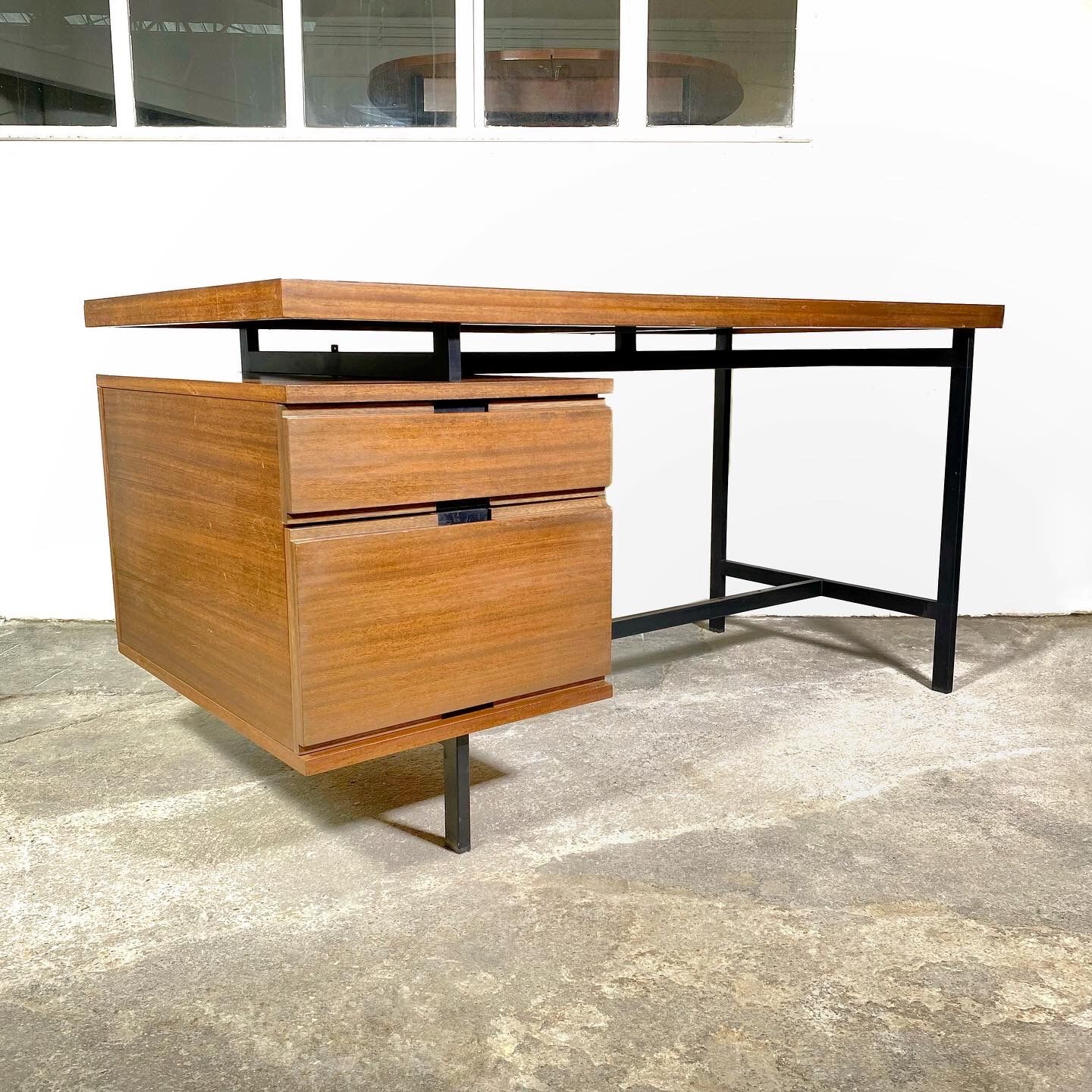 Bureau par Pierre Guariche, 1950